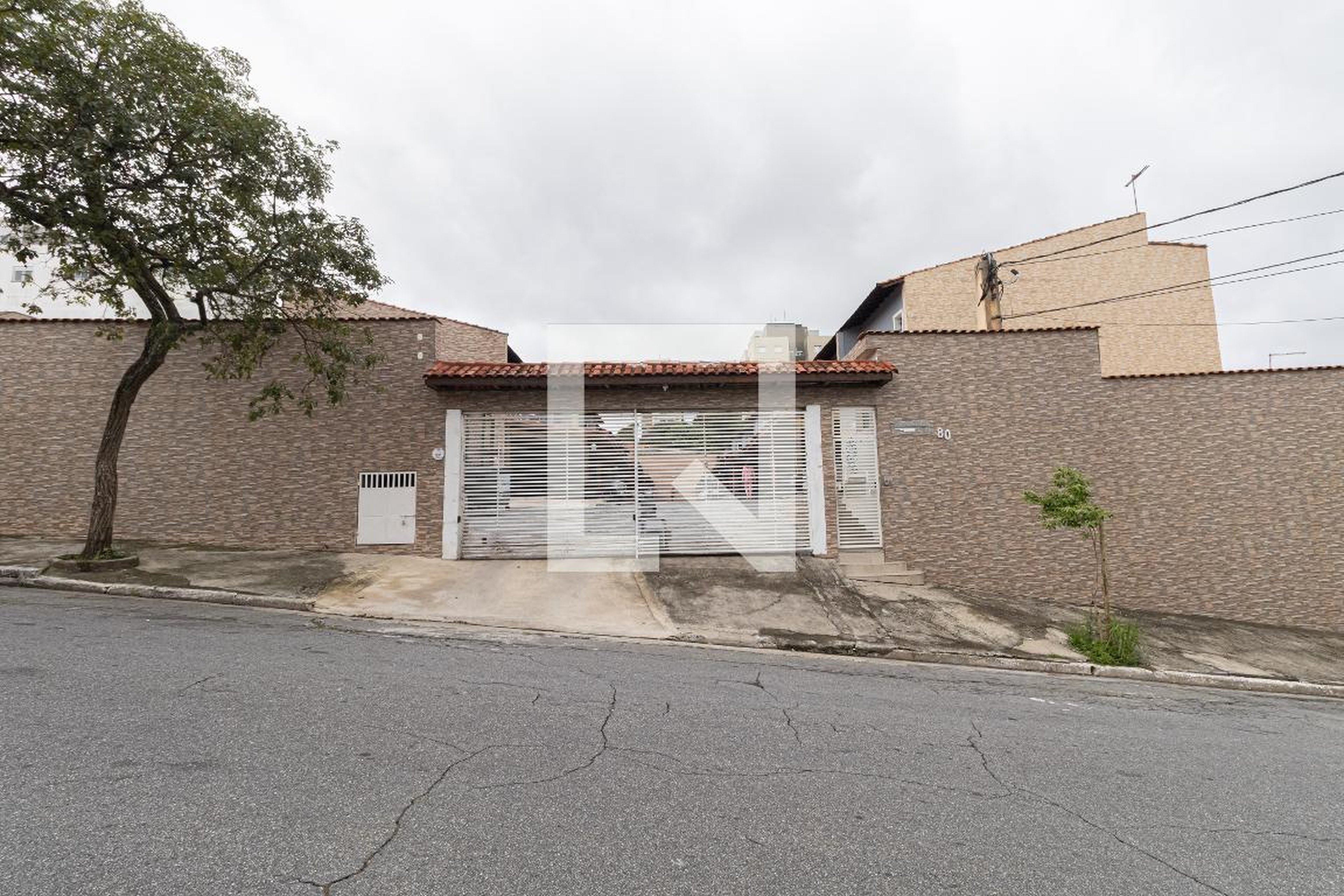 Fachada Condomínio em Rua Dudu, 80