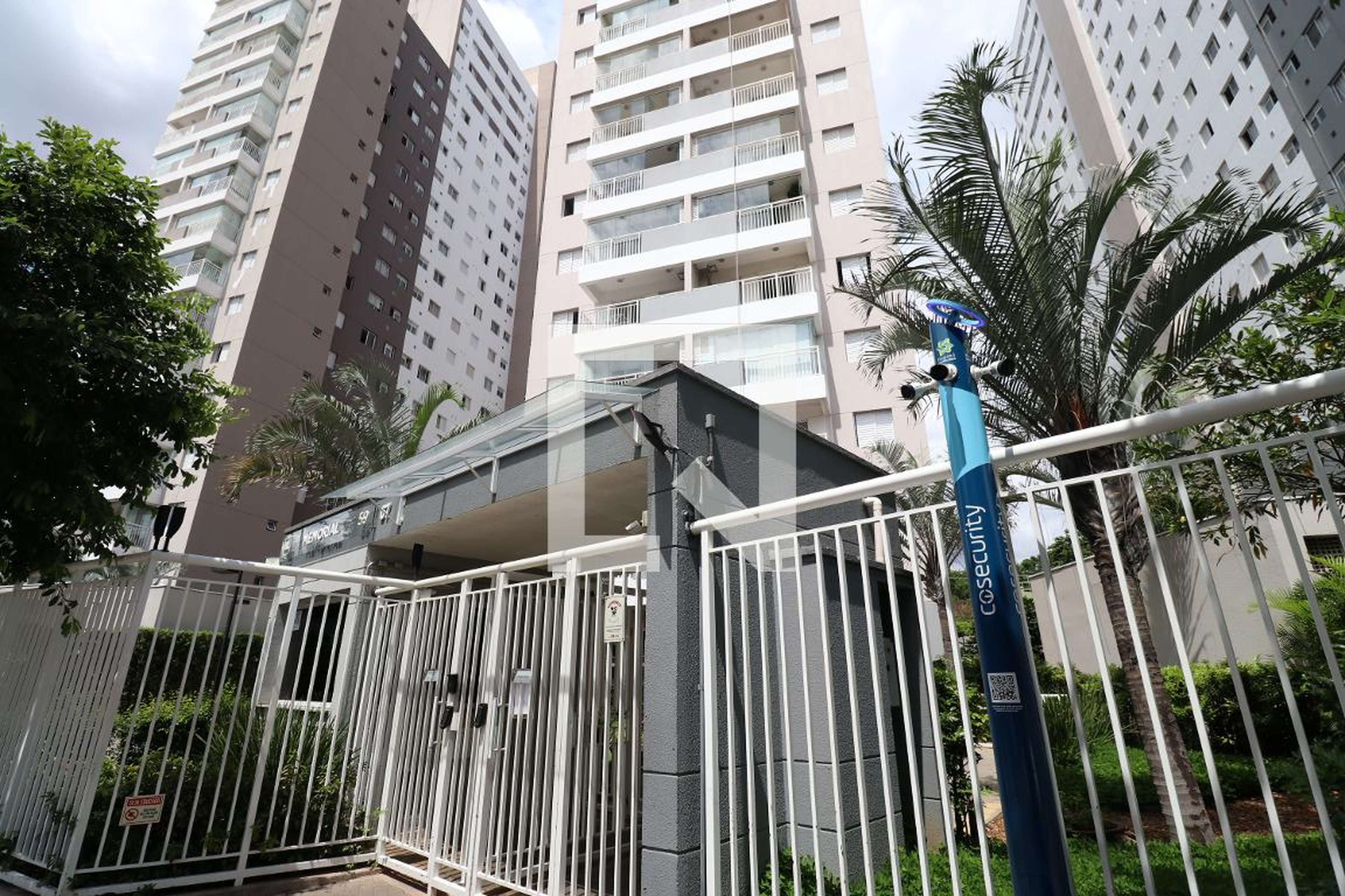 Fachada Condomínio em Rua Cônego Vicente Miguel Marino, 57