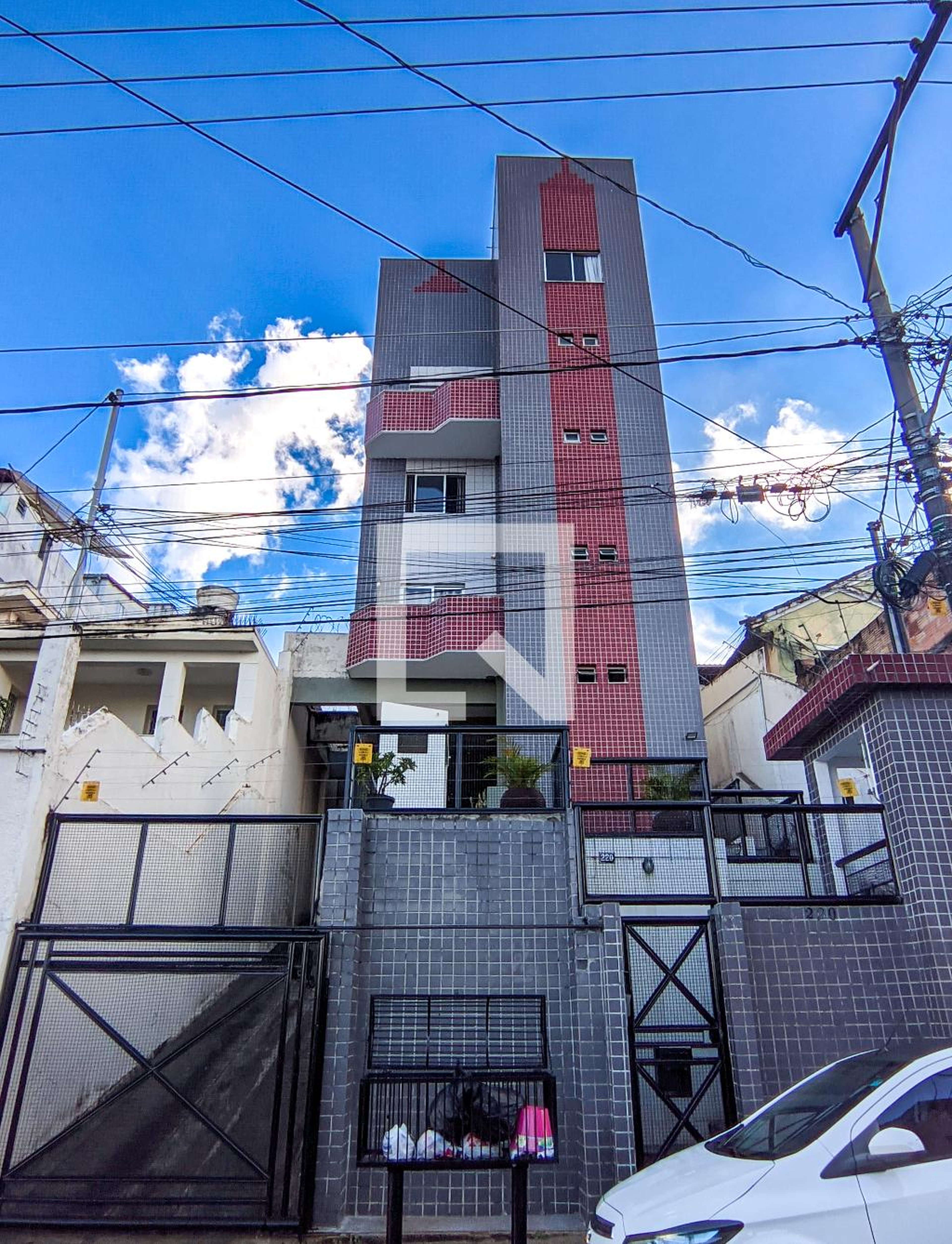 Fachada Condomínio em Rua Resedá, 220