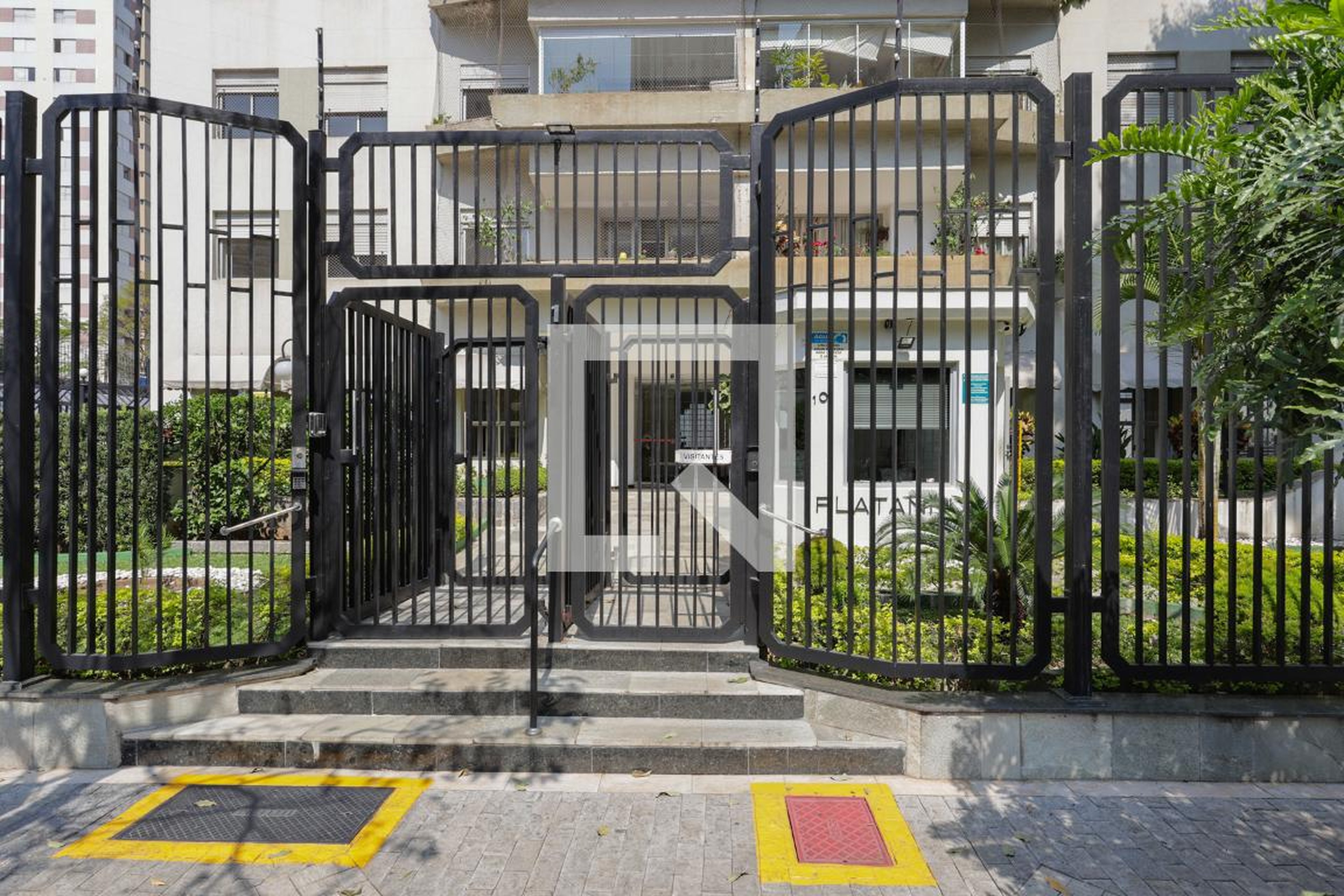 Fachada do condomínio Condomínio Platanus