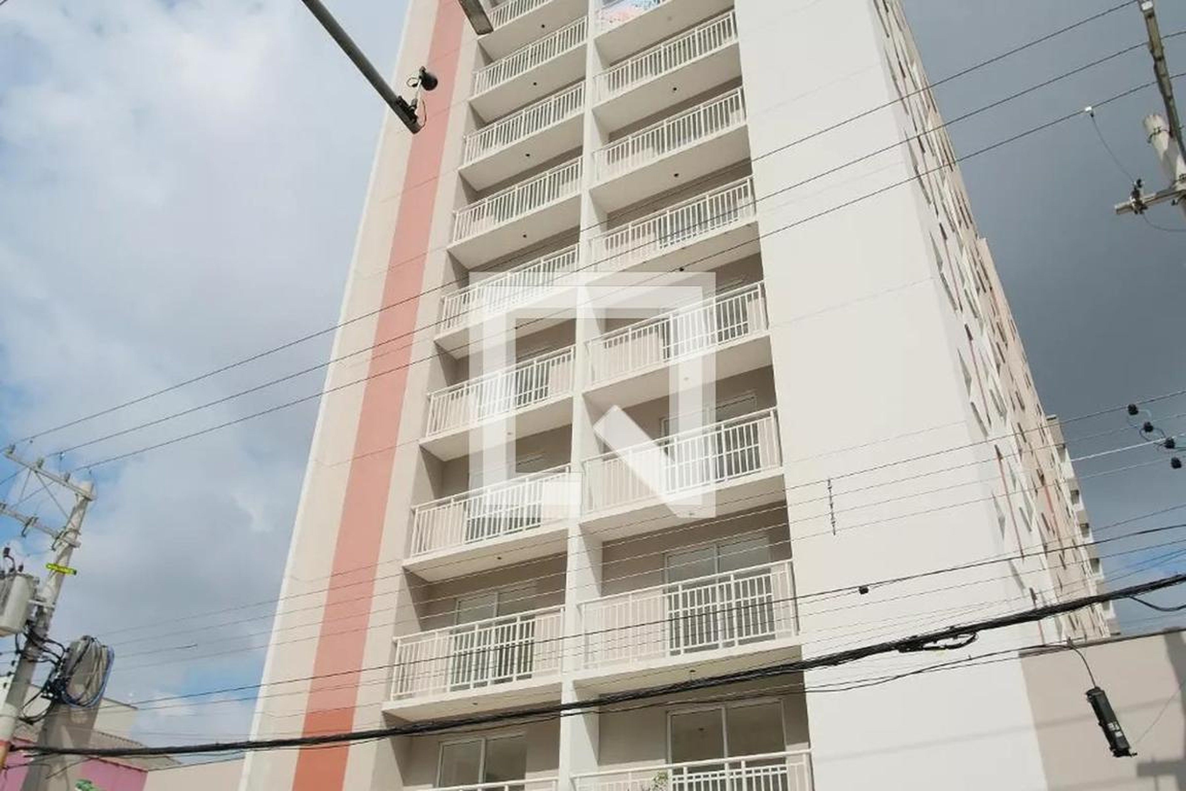 Fachada Condomínio em Rua Cristais, 36