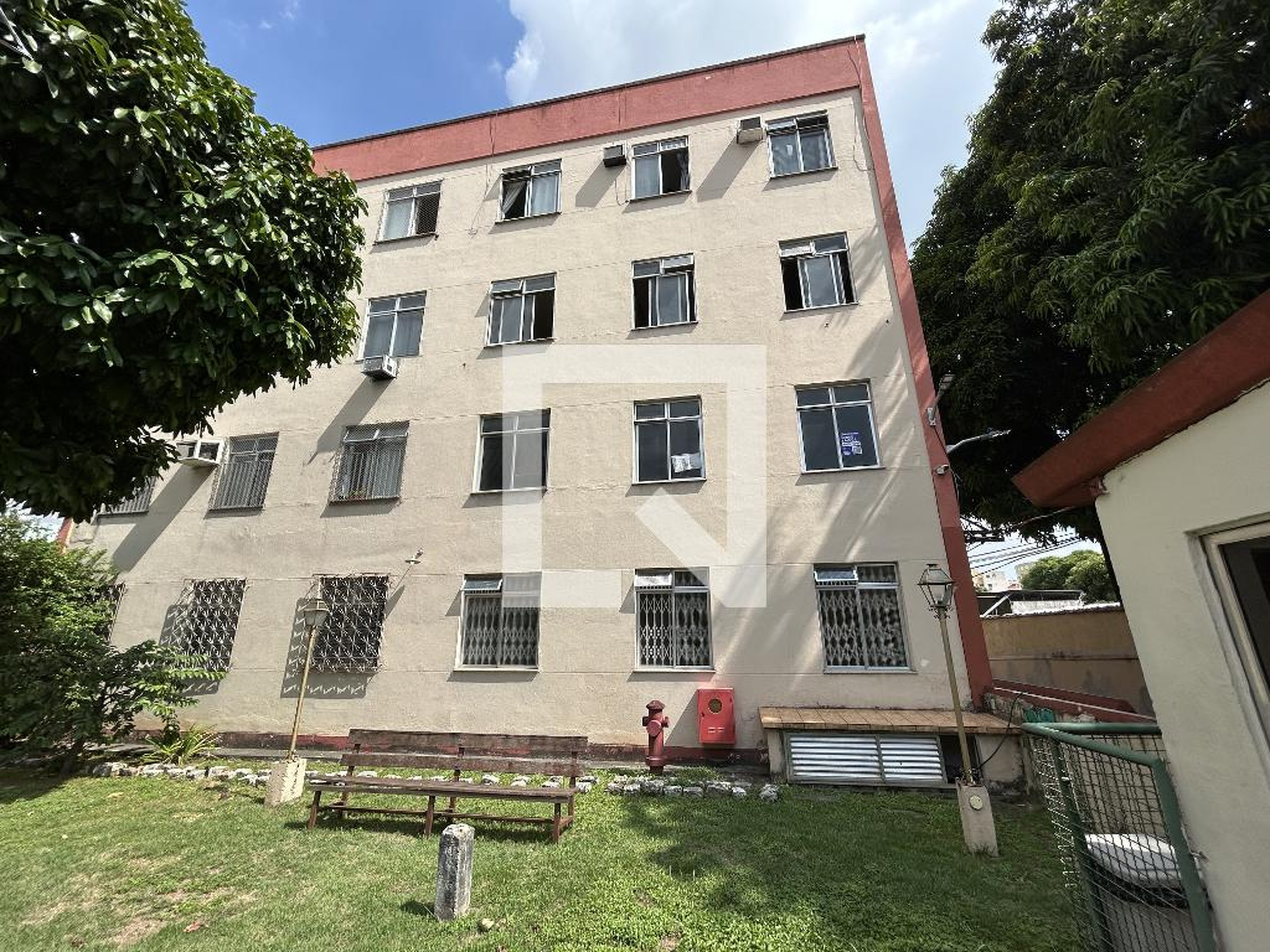 Fachada Condomínio em Rua Cândido Benício, 314