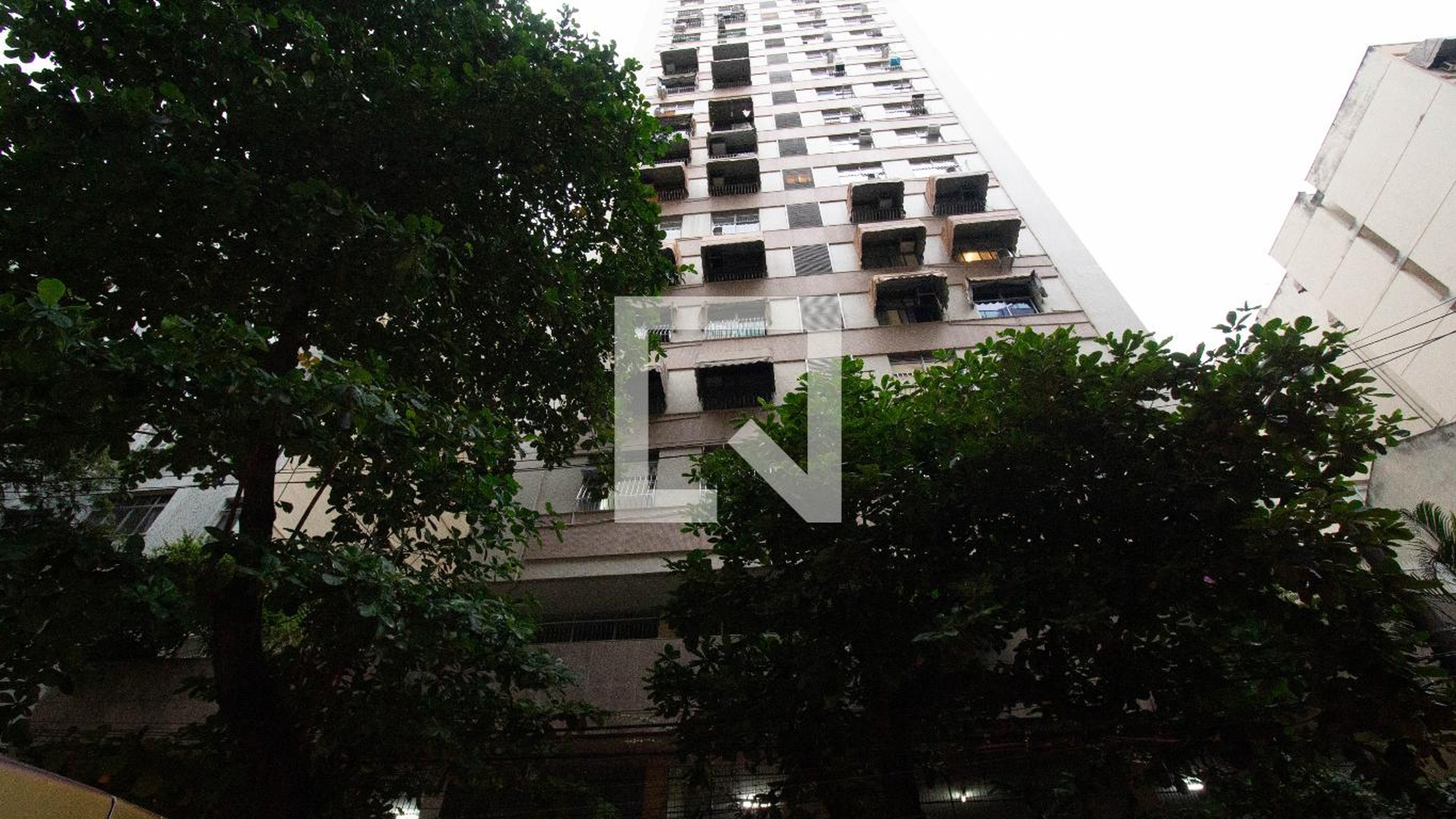 Fachada Condomínio em Rua Álvares de Azevedo, 130