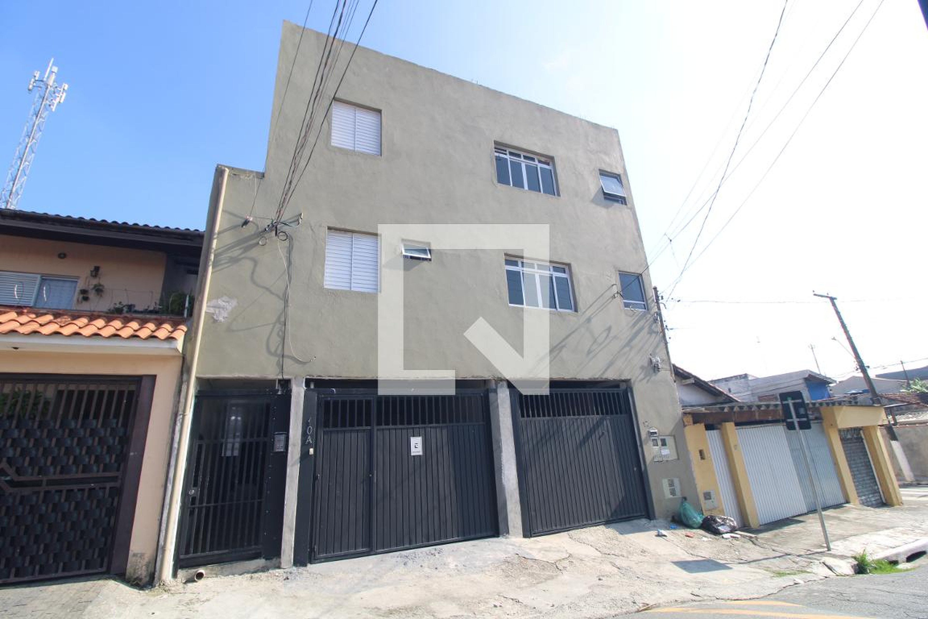 Fachada Condomínio em Rua Benedito Vieira da Silva, 10