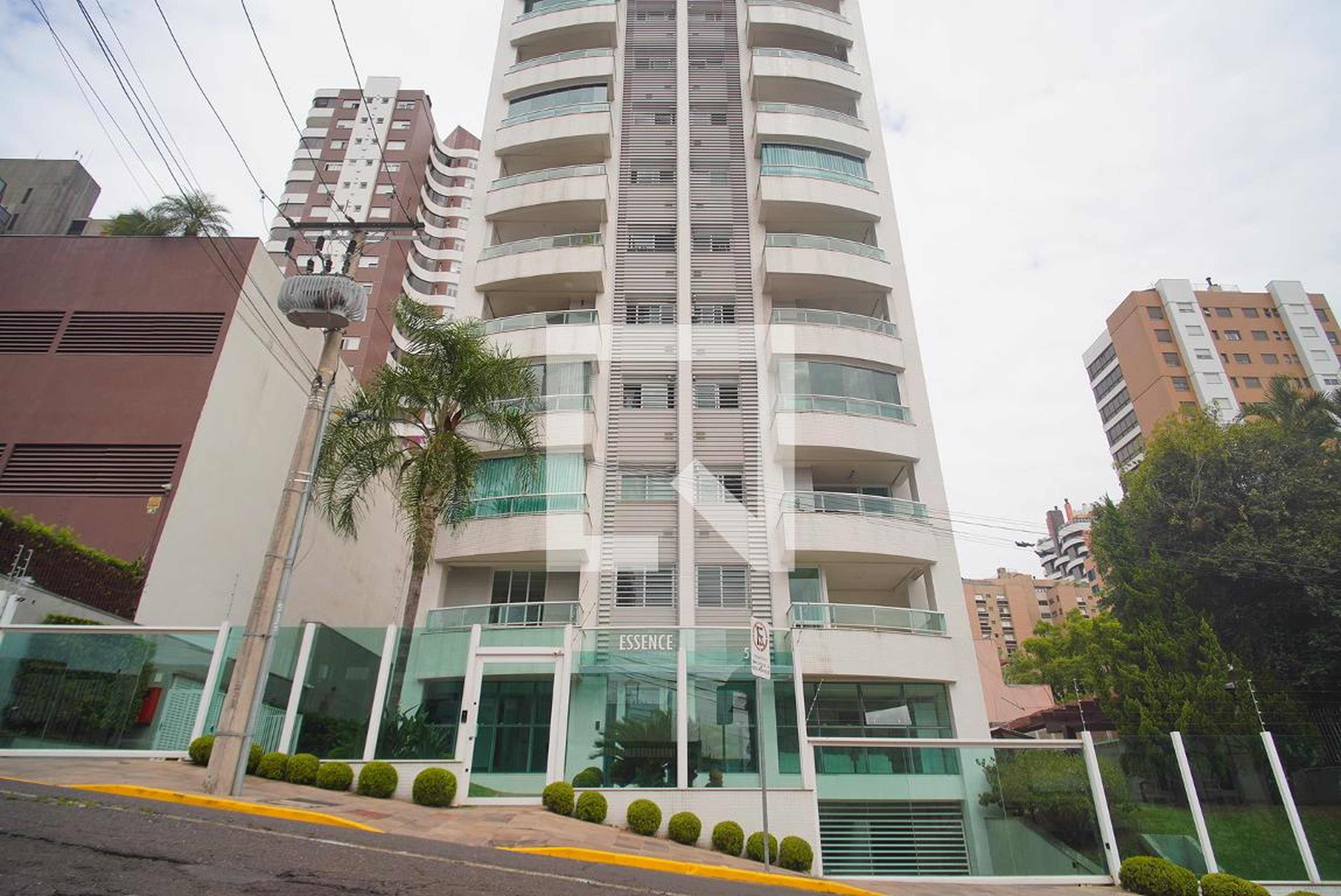 Fachada Condomínio em Rua Heller, 513