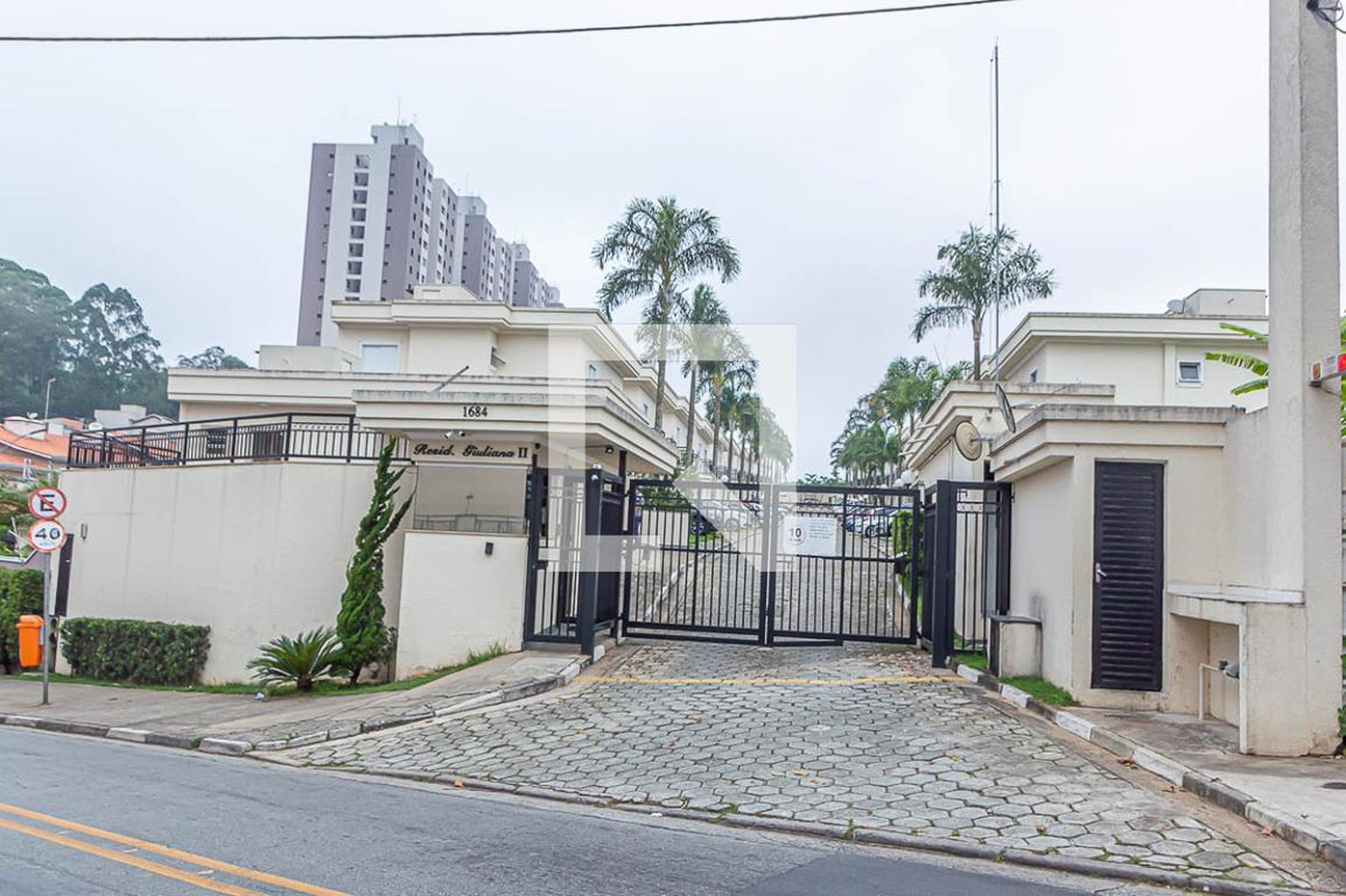 Fachada do Condomínio Residencial  Giuliana II