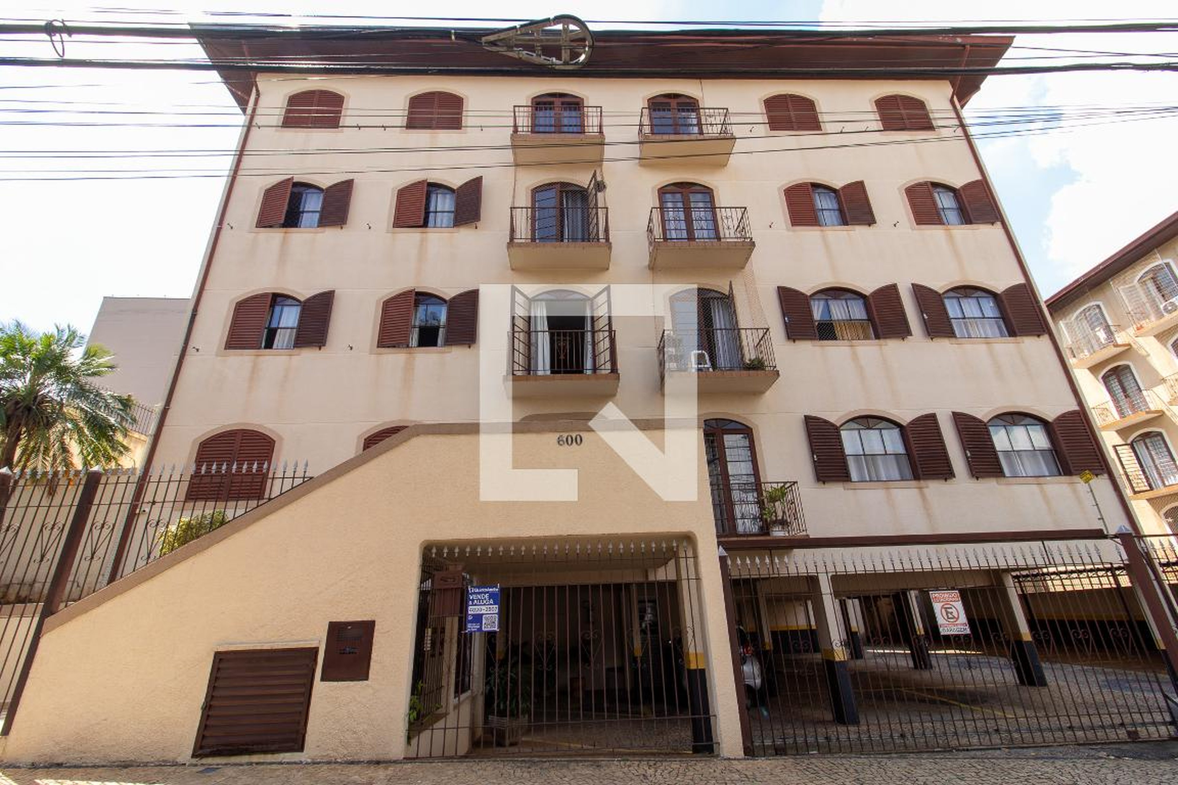 Fachada Condomínio em Rua Francisco de Assis Pupo, 600