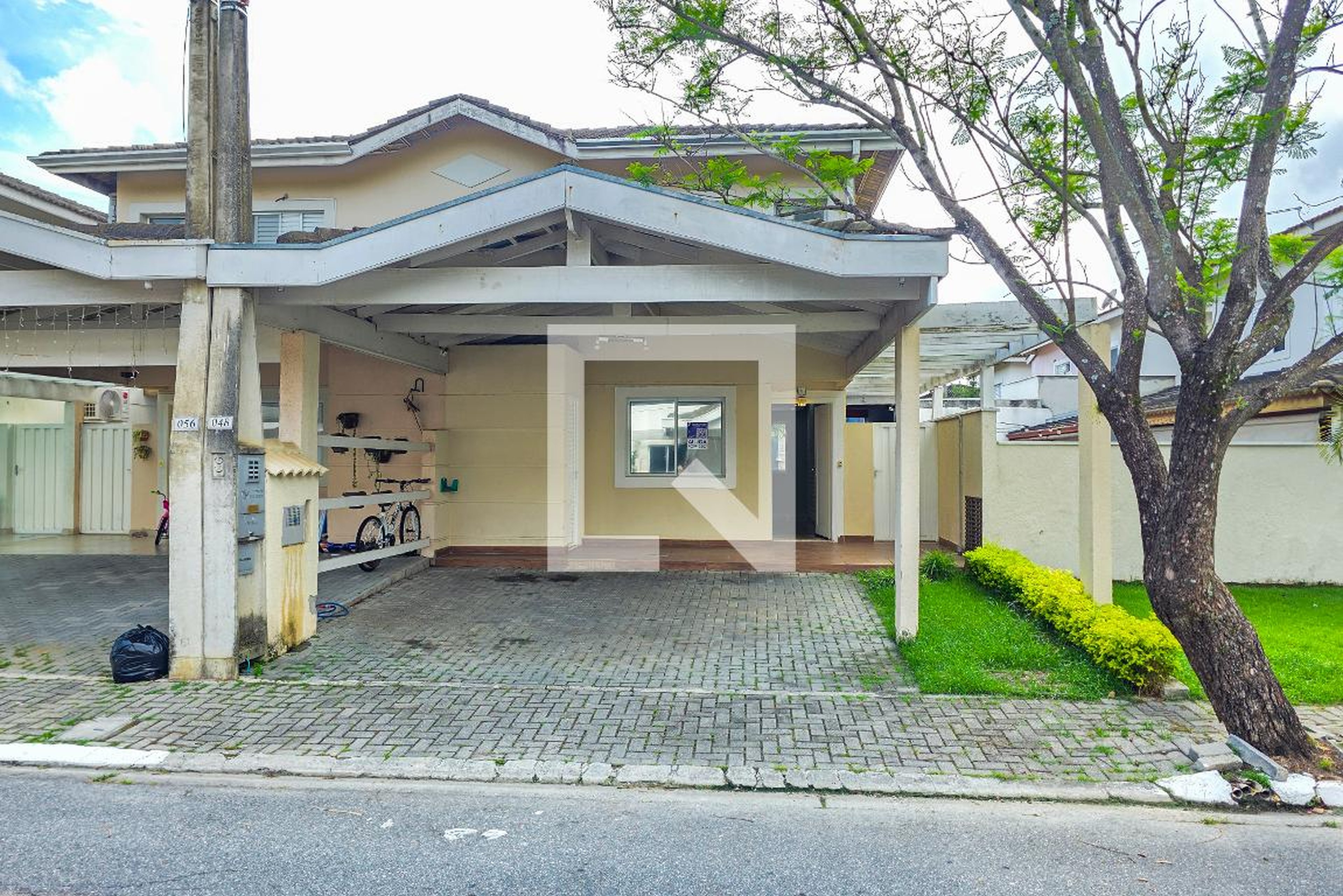 Fachada Condomínio em Rua Ismael Nery, 48