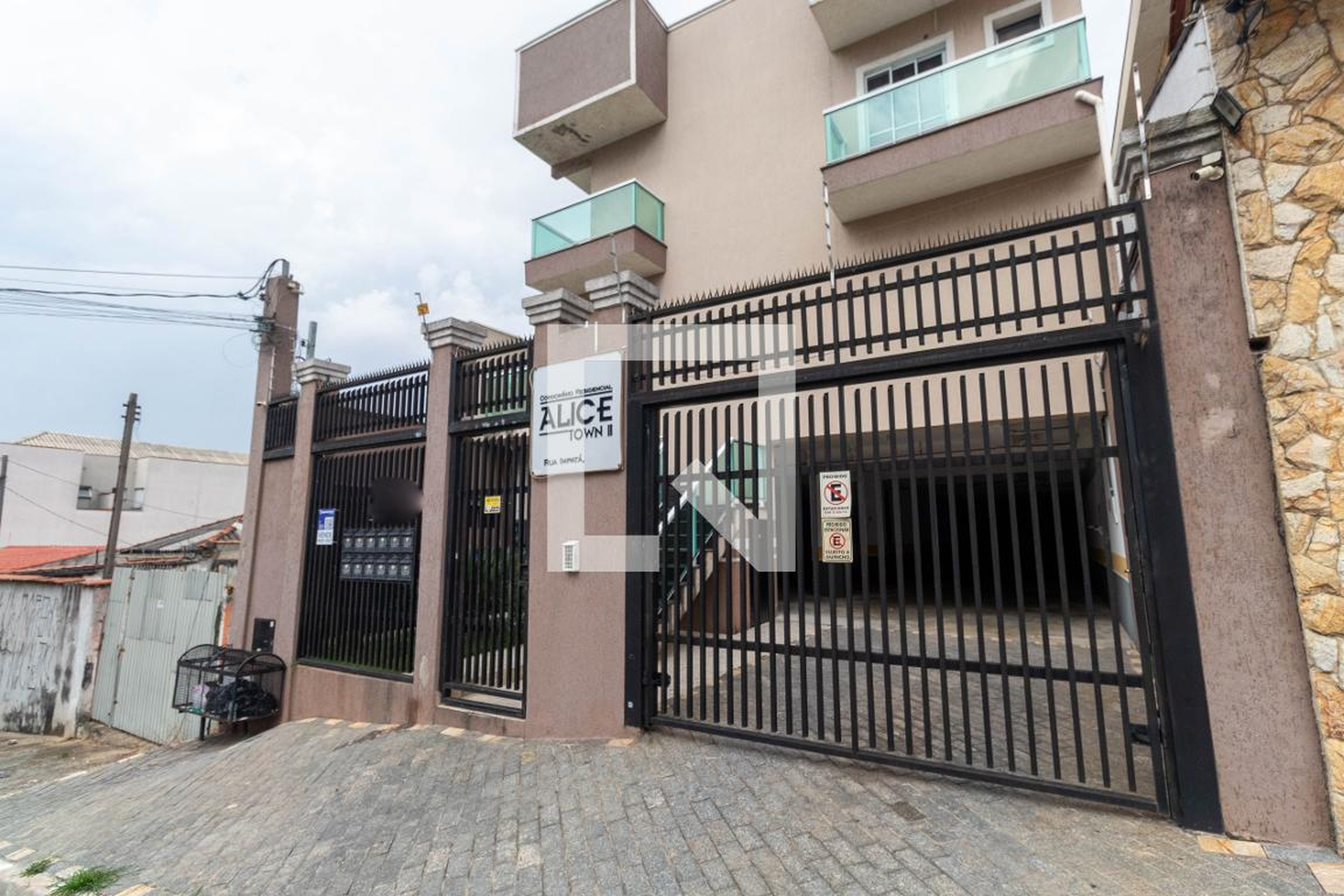 Fachada do condomínio Condomínio Fechado