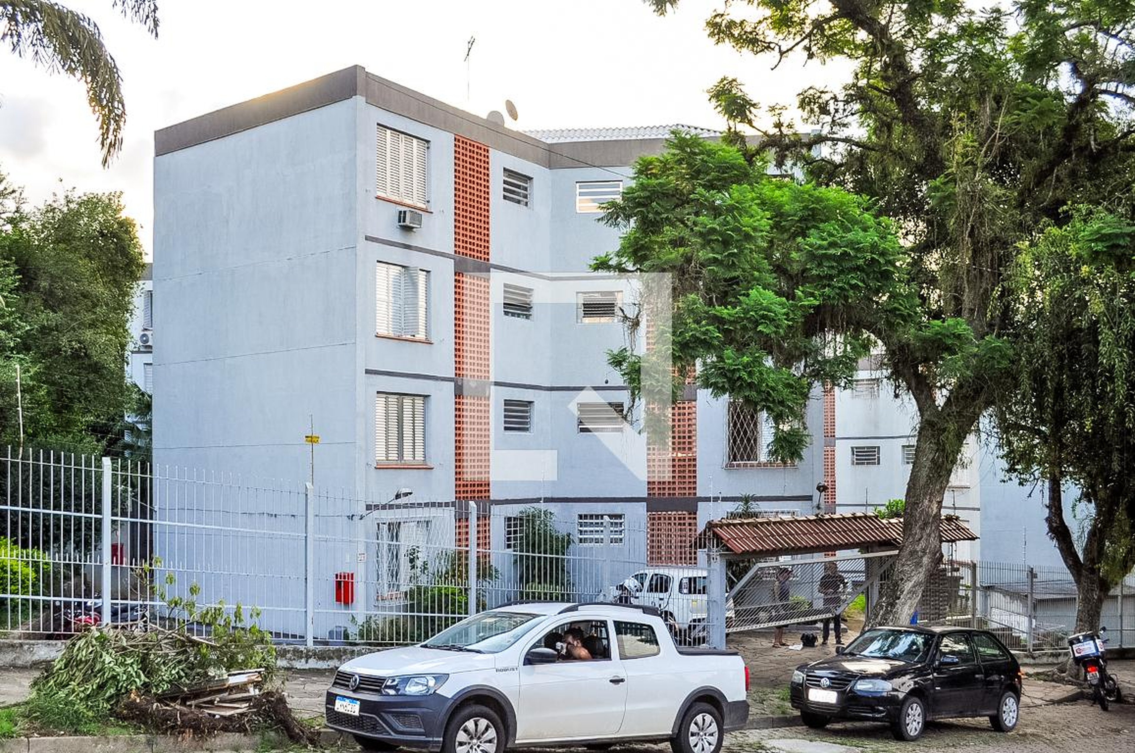 Fachada Condomínio em Rua Hipólito da Costa, 255