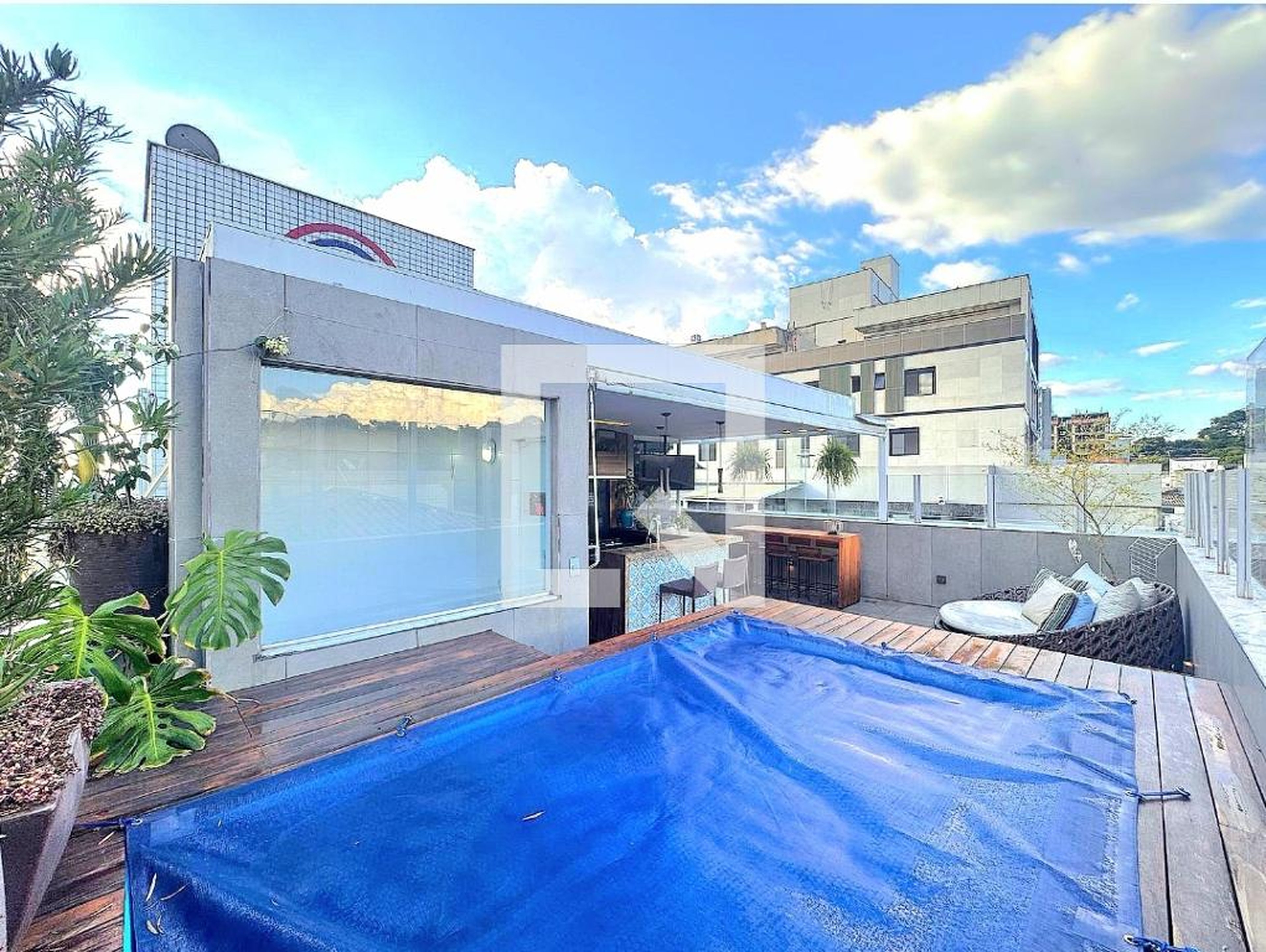 Piscina Condomínio em Rua Clóvis Magalhães Pinto, 190