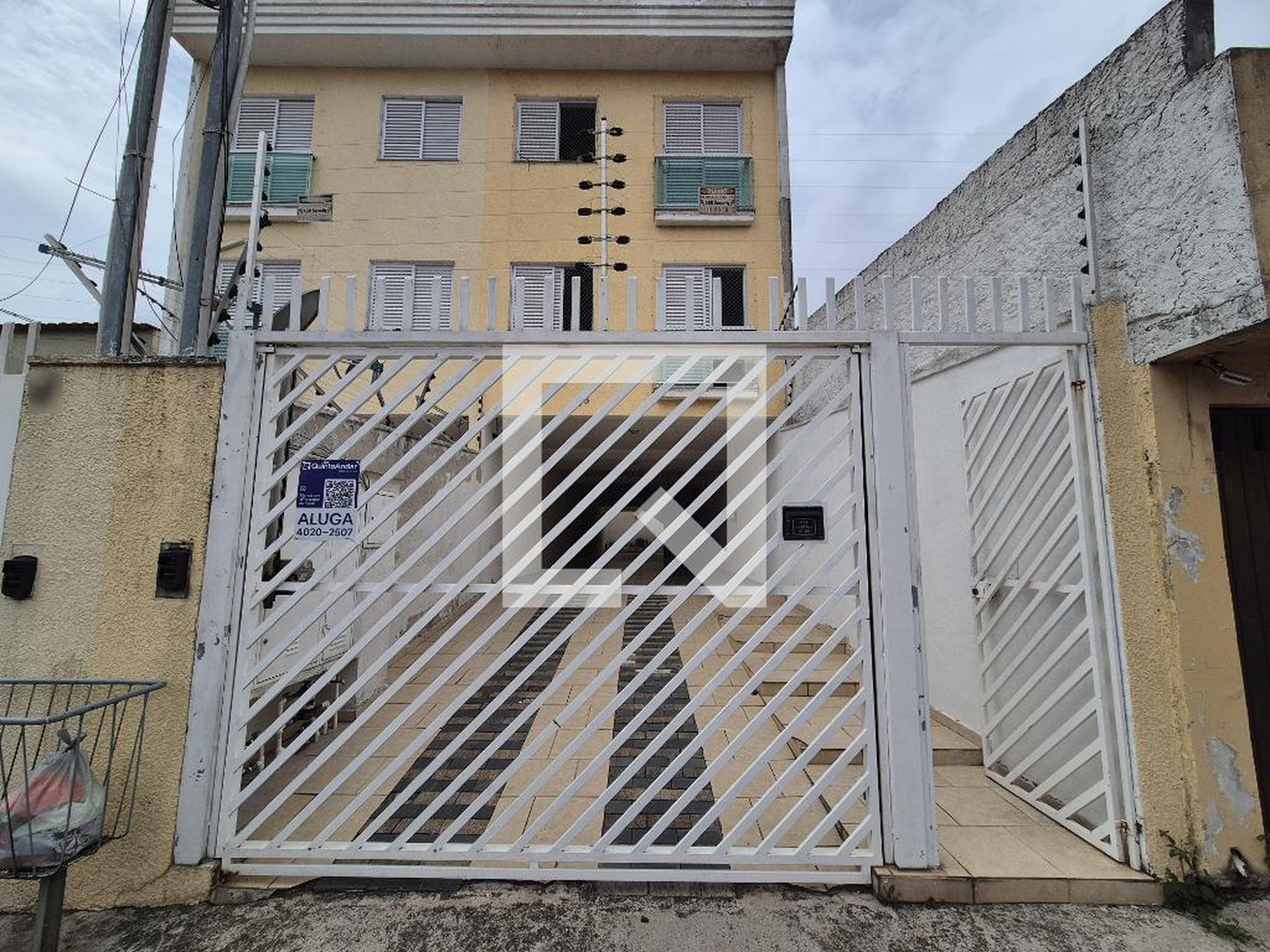 Fachada Condomínio em Rua Alabastro, 103