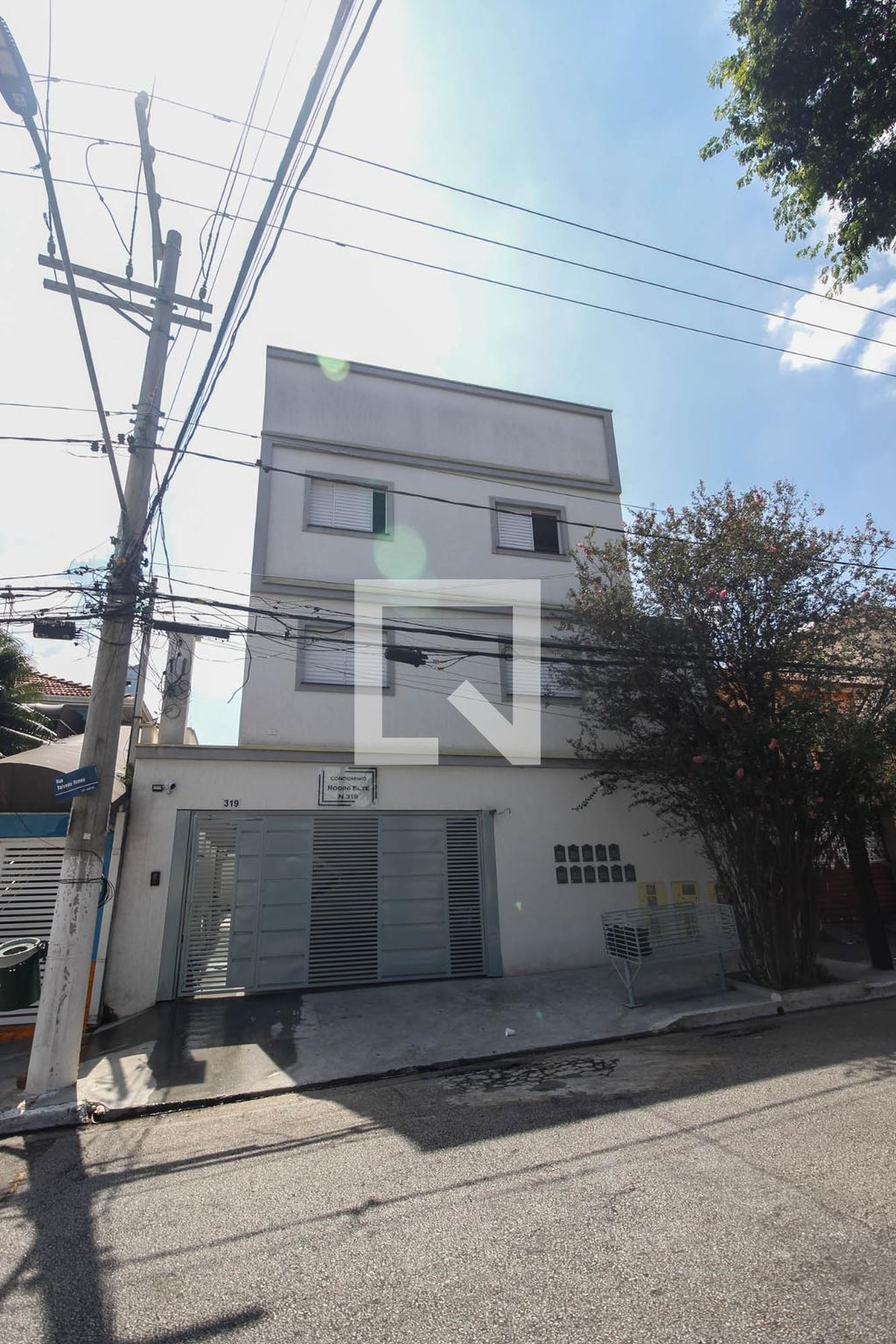 Fachada Condomínio em Rua Salvador Romeu, 319