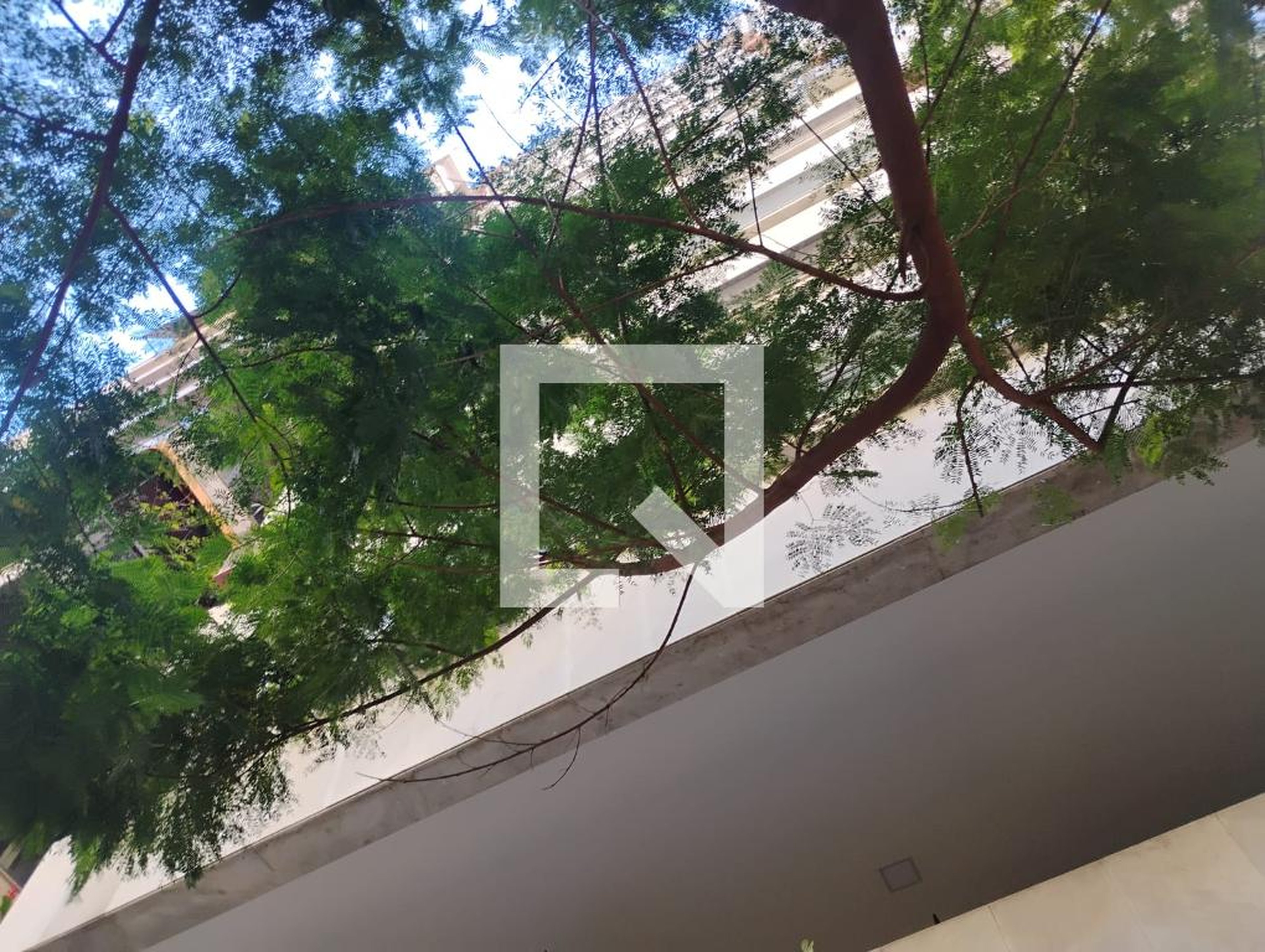 Fachada Condomínio em Rua Otaviano Hudson, 15