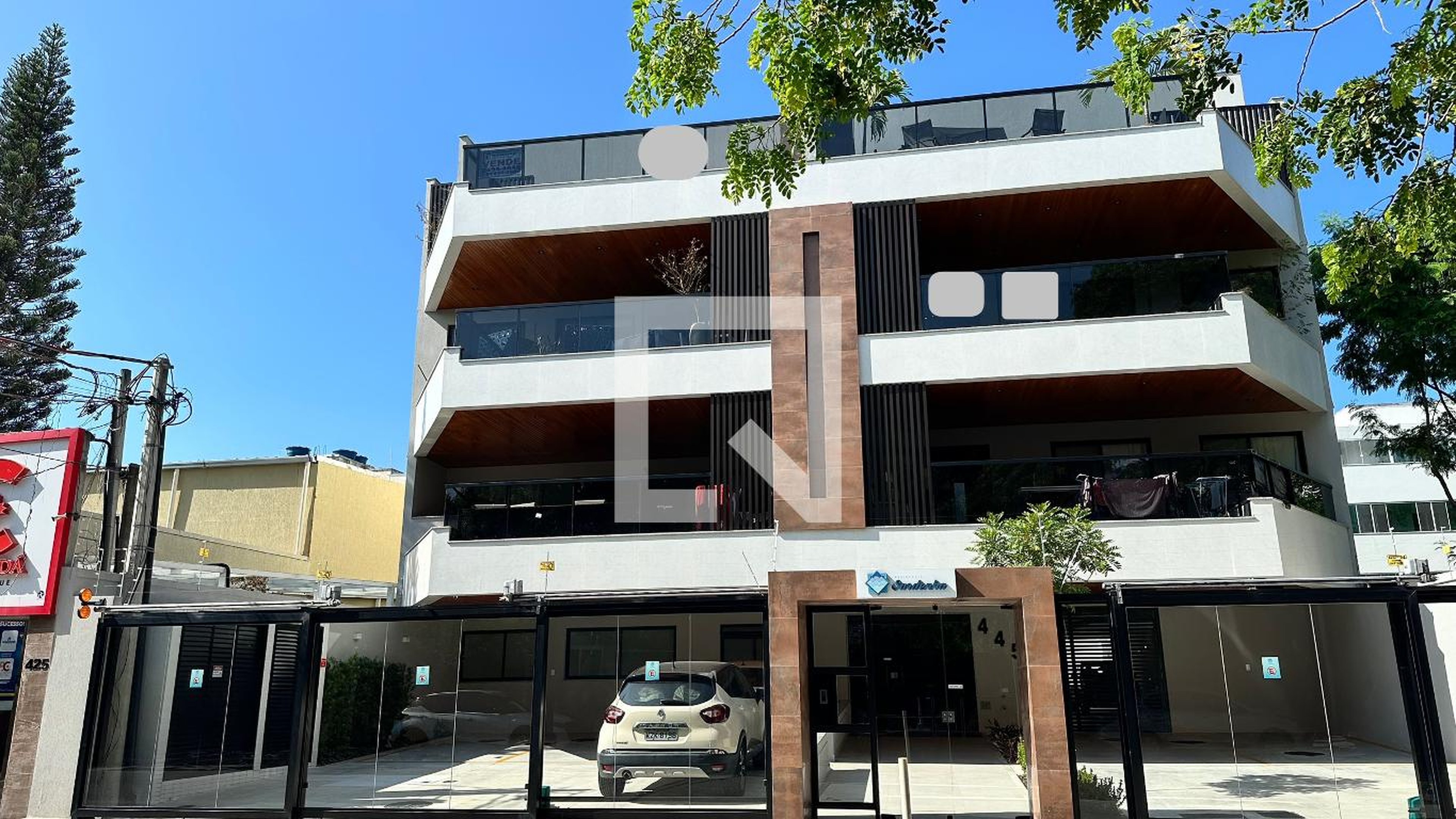 Fachada Condomínio em Rua Alberto Cavalcanti, 445