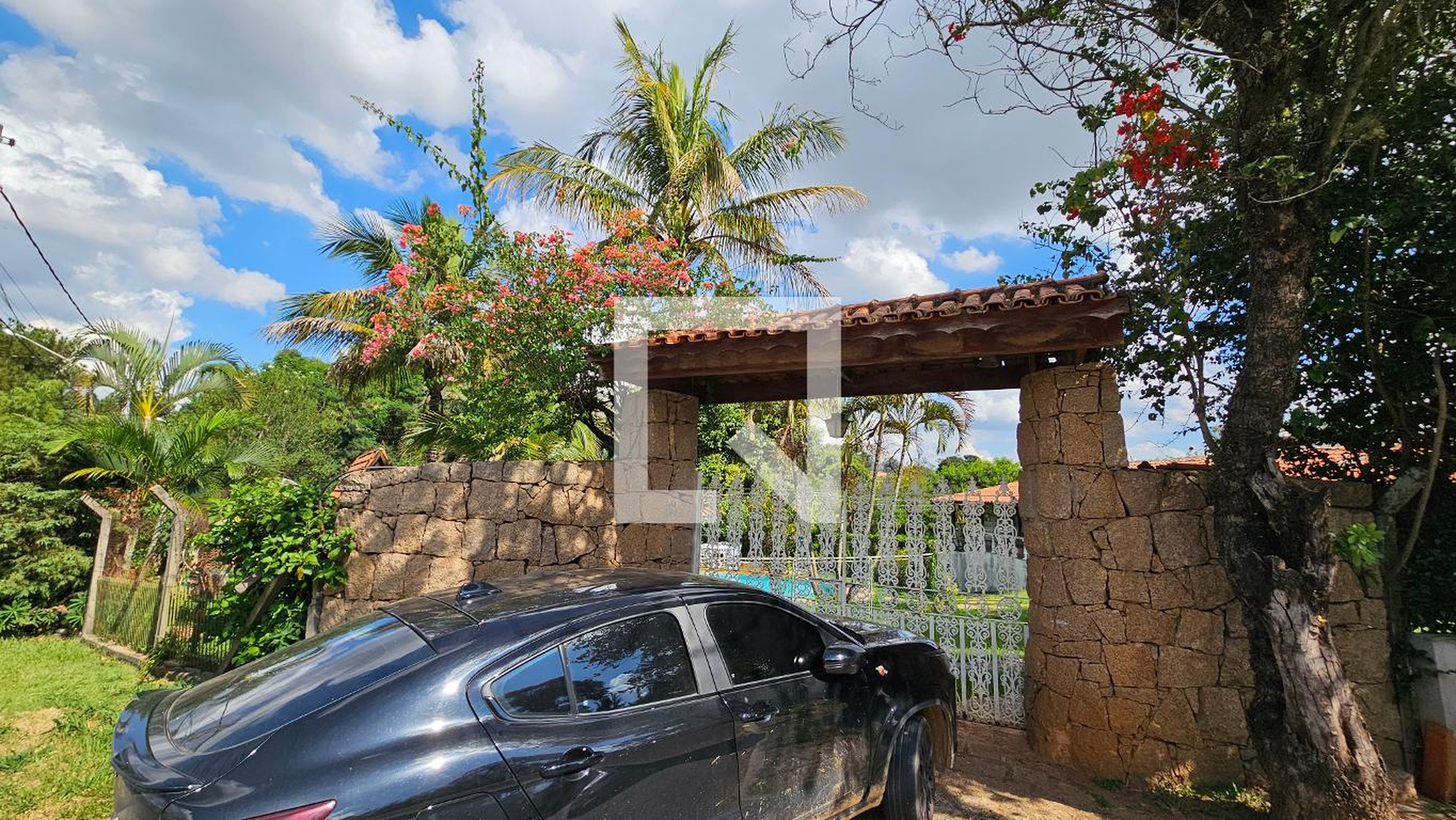 Fachada Condomínio em Rodovia Anhanguera, 313