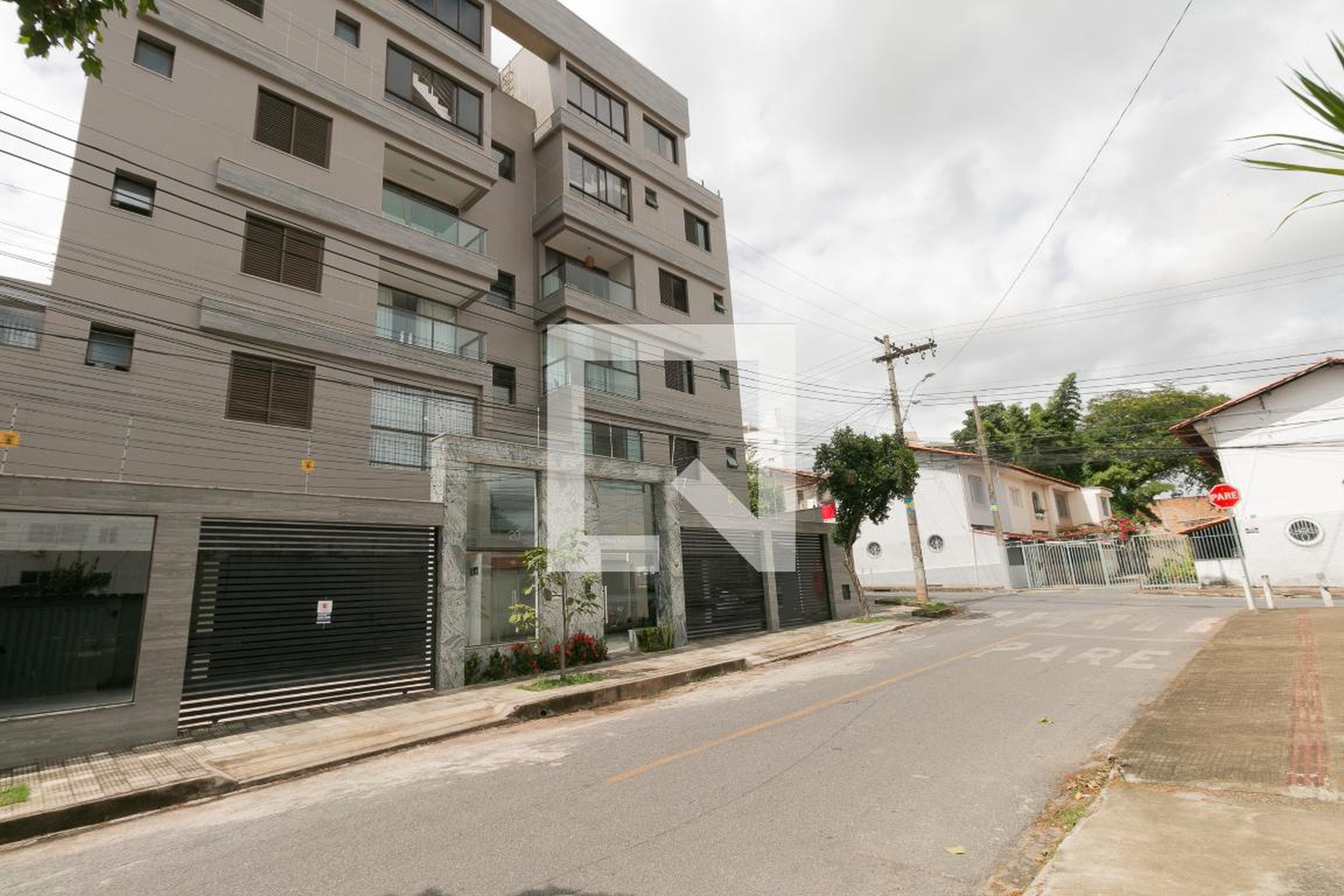 Fachada Condomínio em Rua Asa, 20