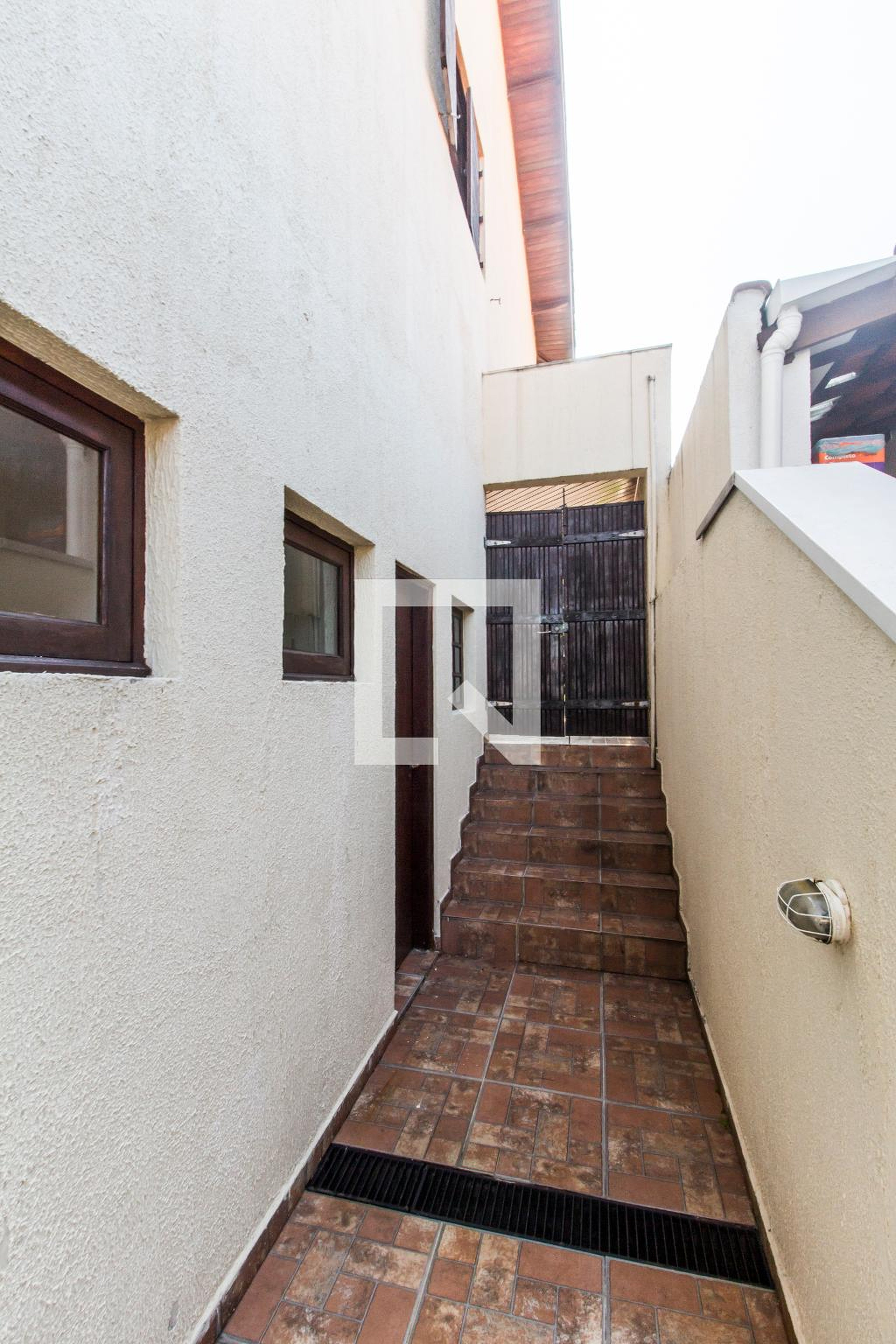 Entrada Condomínio em Alameda Ouro, 89