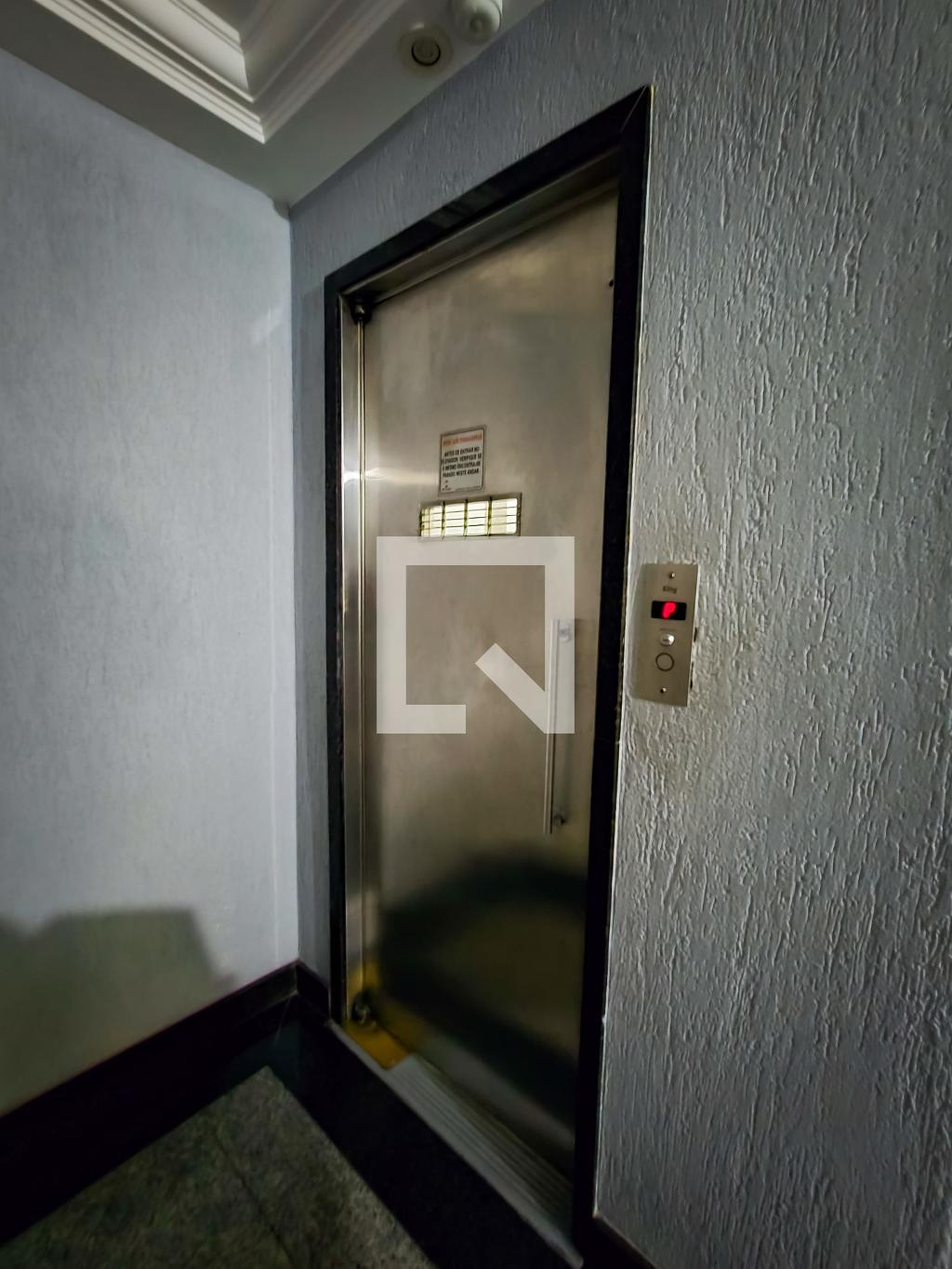 Elevador - Edifício Gladys'S