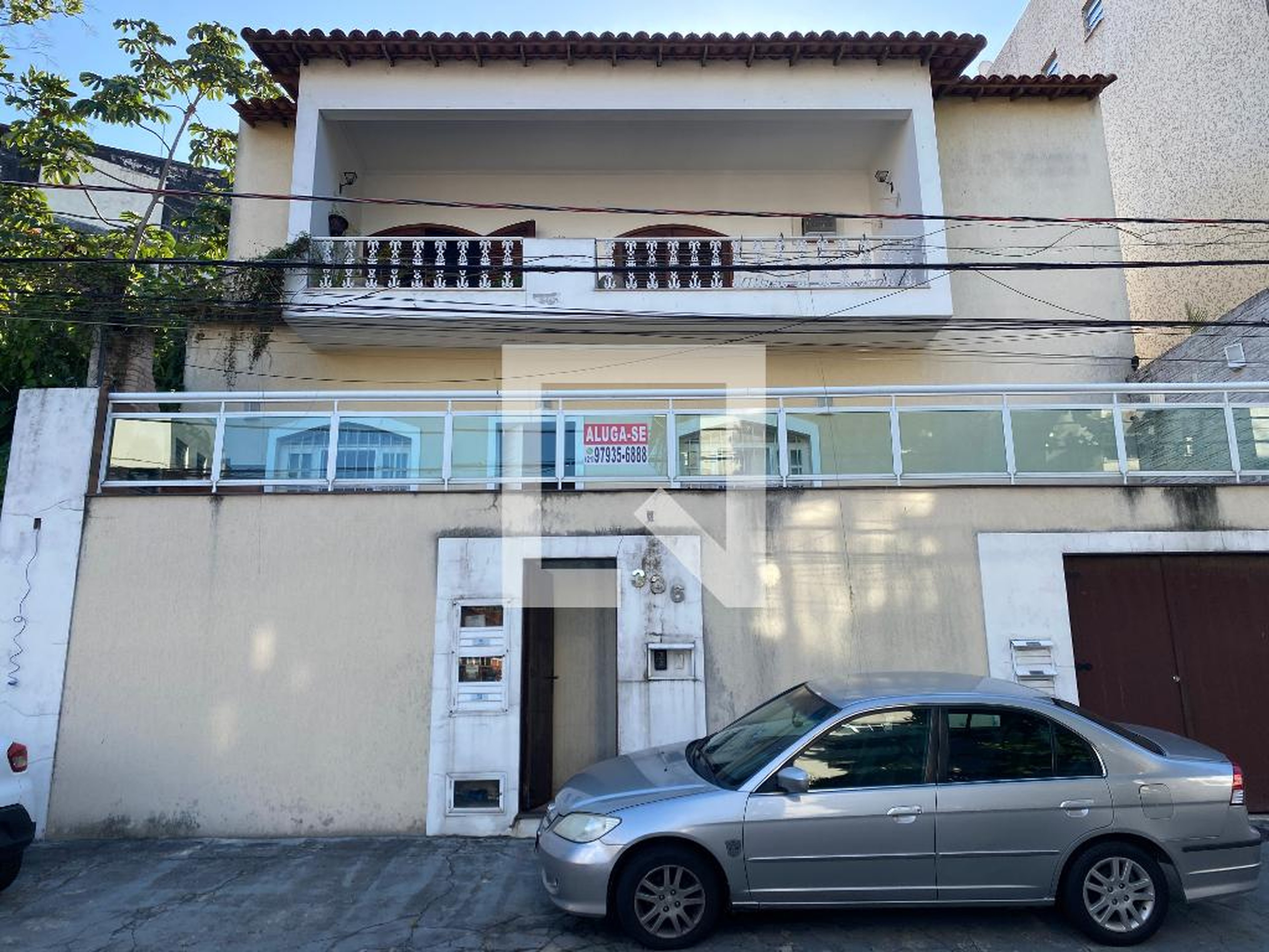 Fachada Condomínio em Rua Juraci Camargo, 336