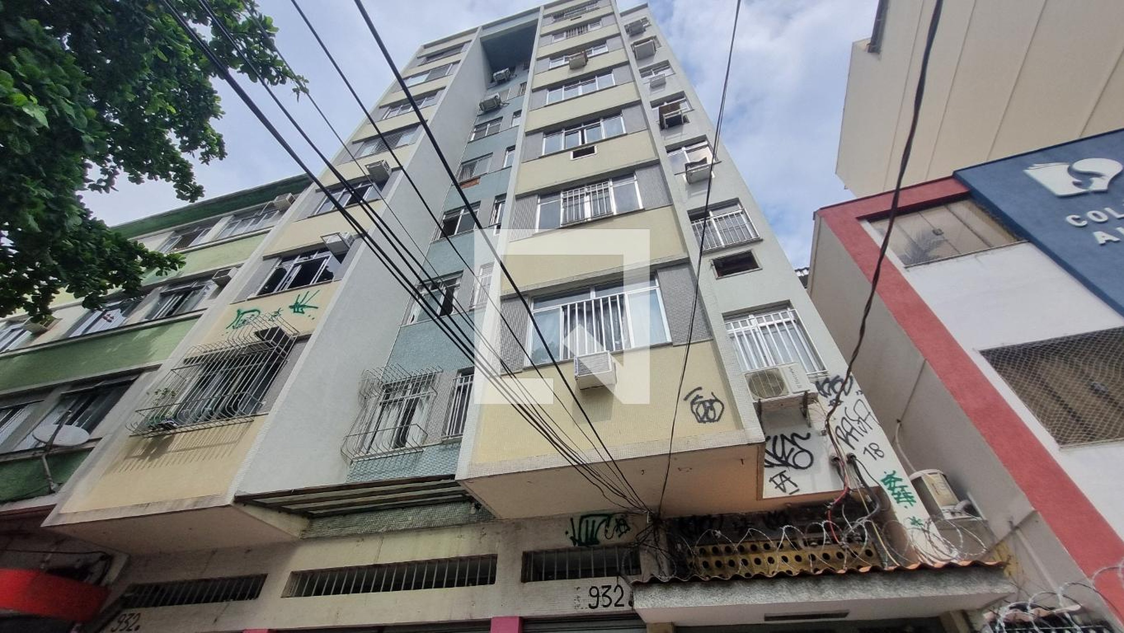 Fachada Condomínio em Rua Barão do Bom Retiro, 932