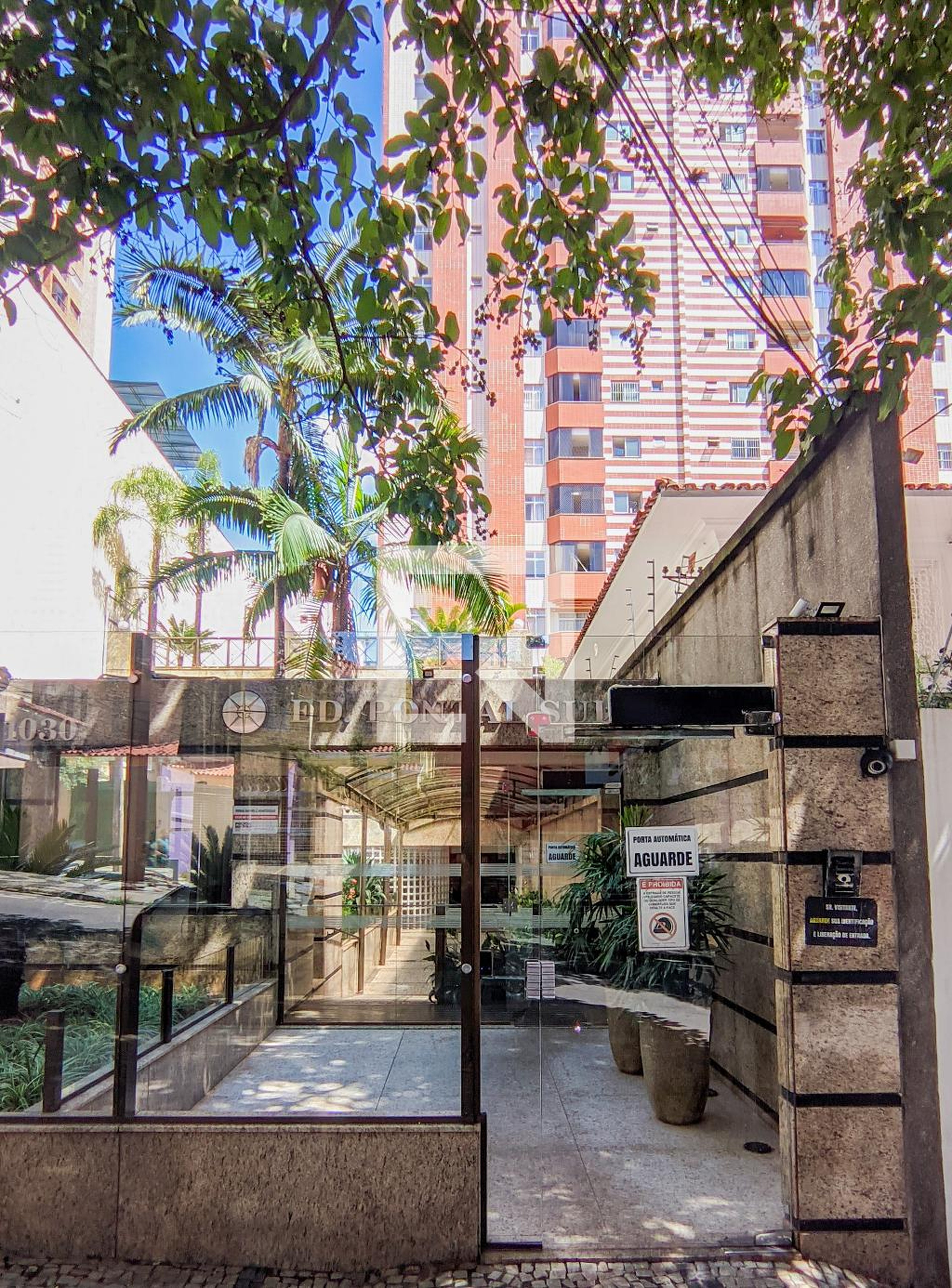 Fachada Condomínio em Rua Rio Grande do Sul, 1030