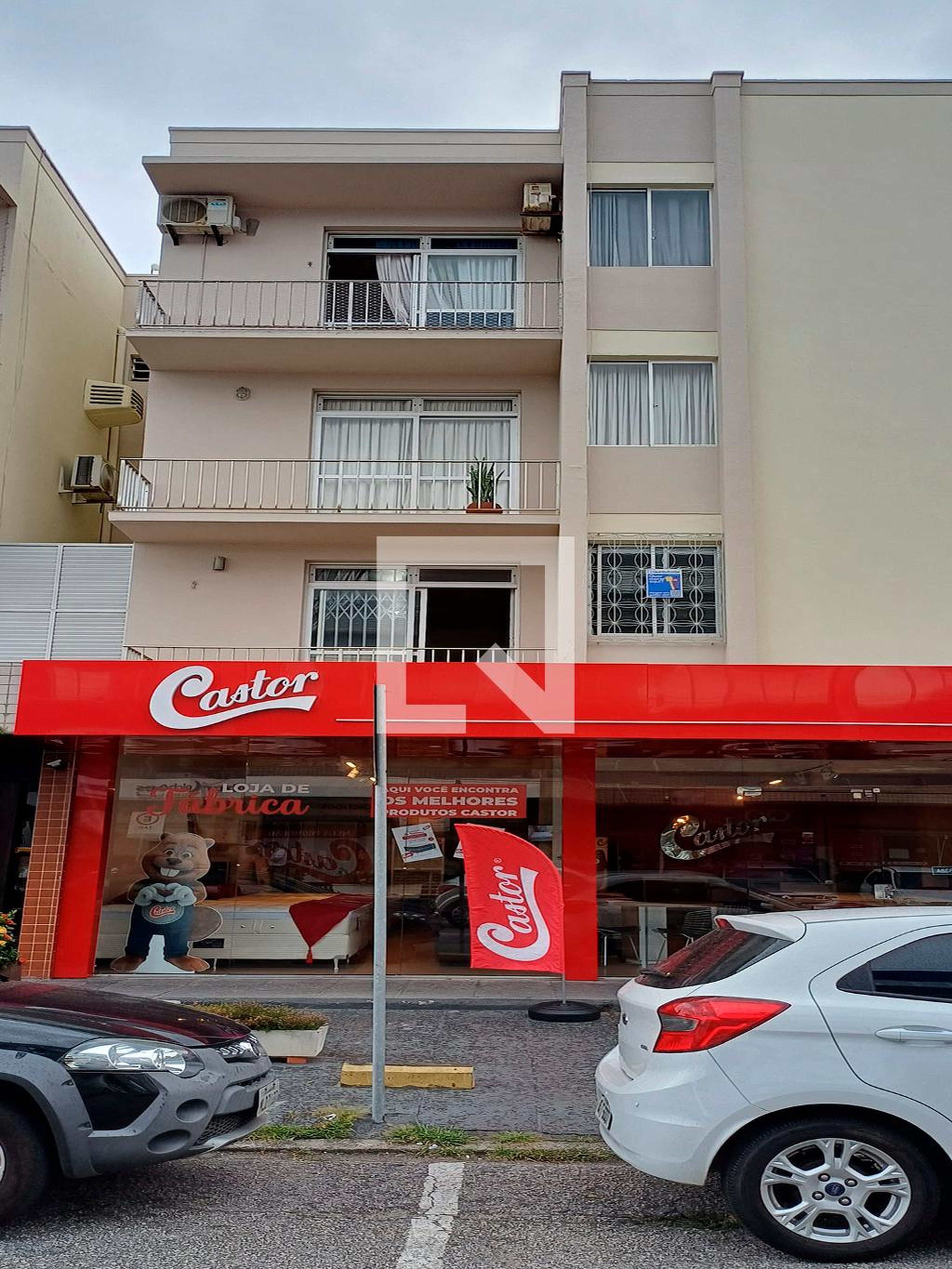 Fachada Condomínio em Rua Capitão Adélino Platt, 19