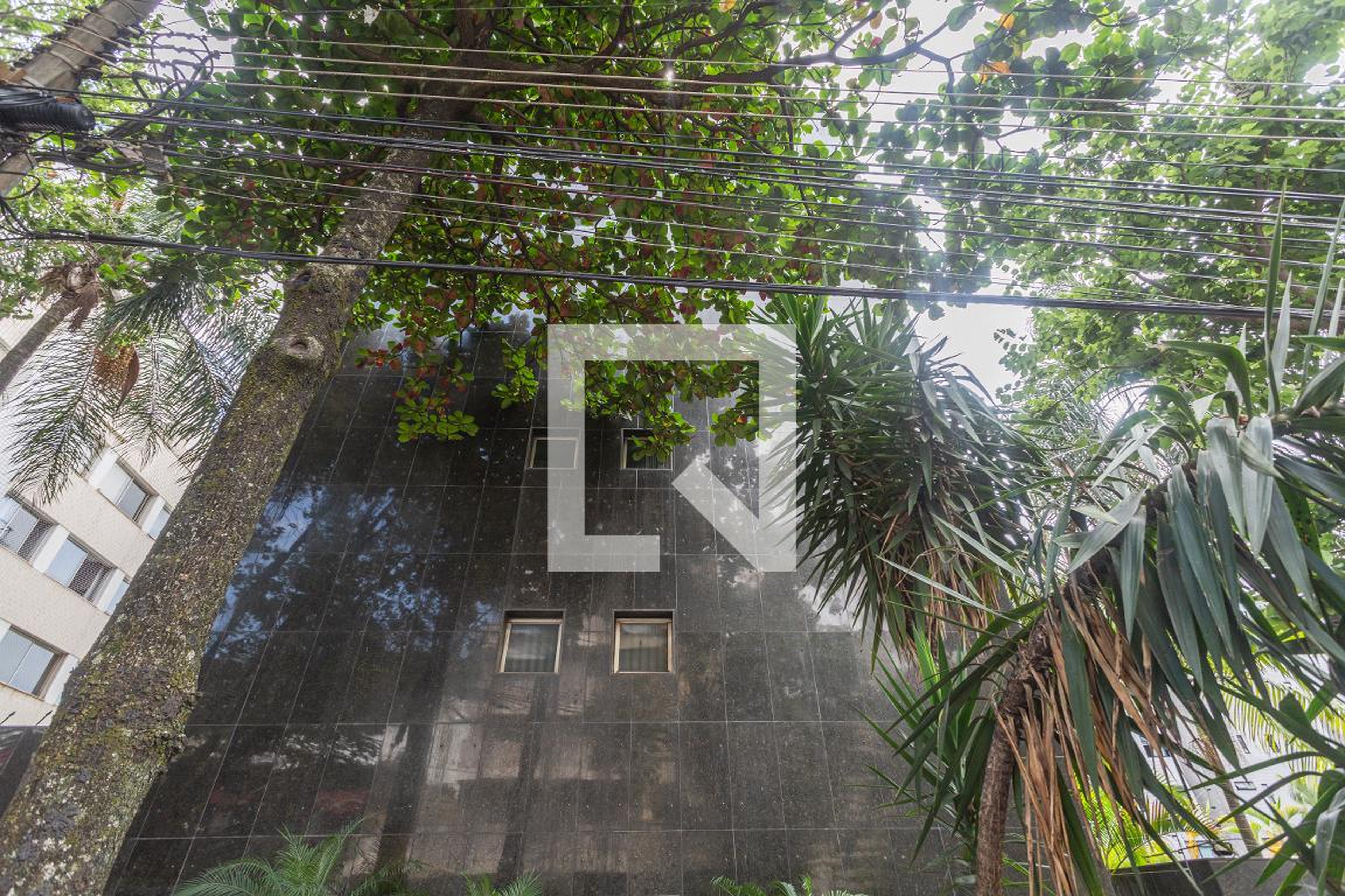 Fachada Condomínio em Avenida dos Bandeirantes, 75