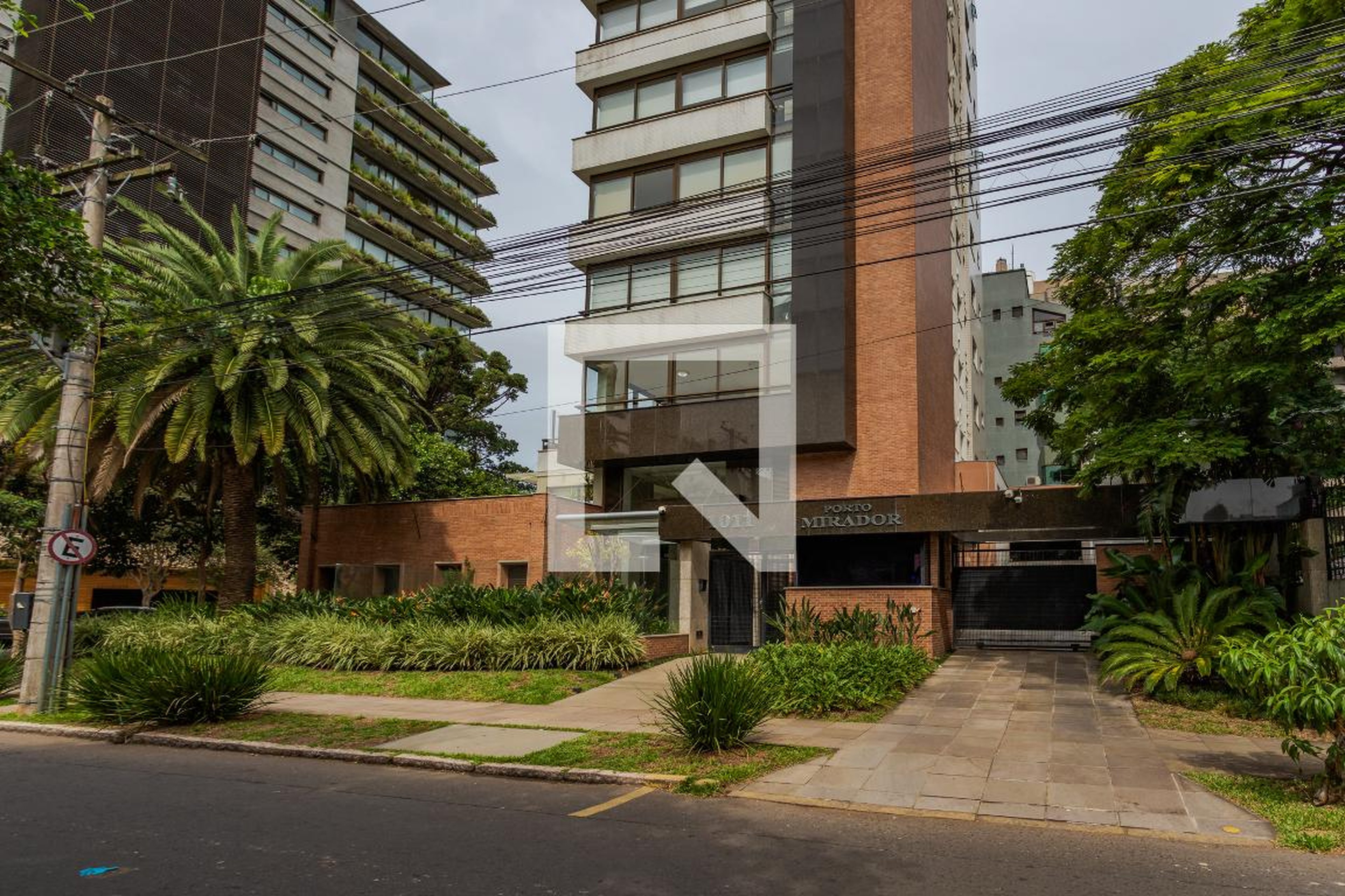 Fachada Condomínio em Rua Tito Lívio Zambecari, 1011