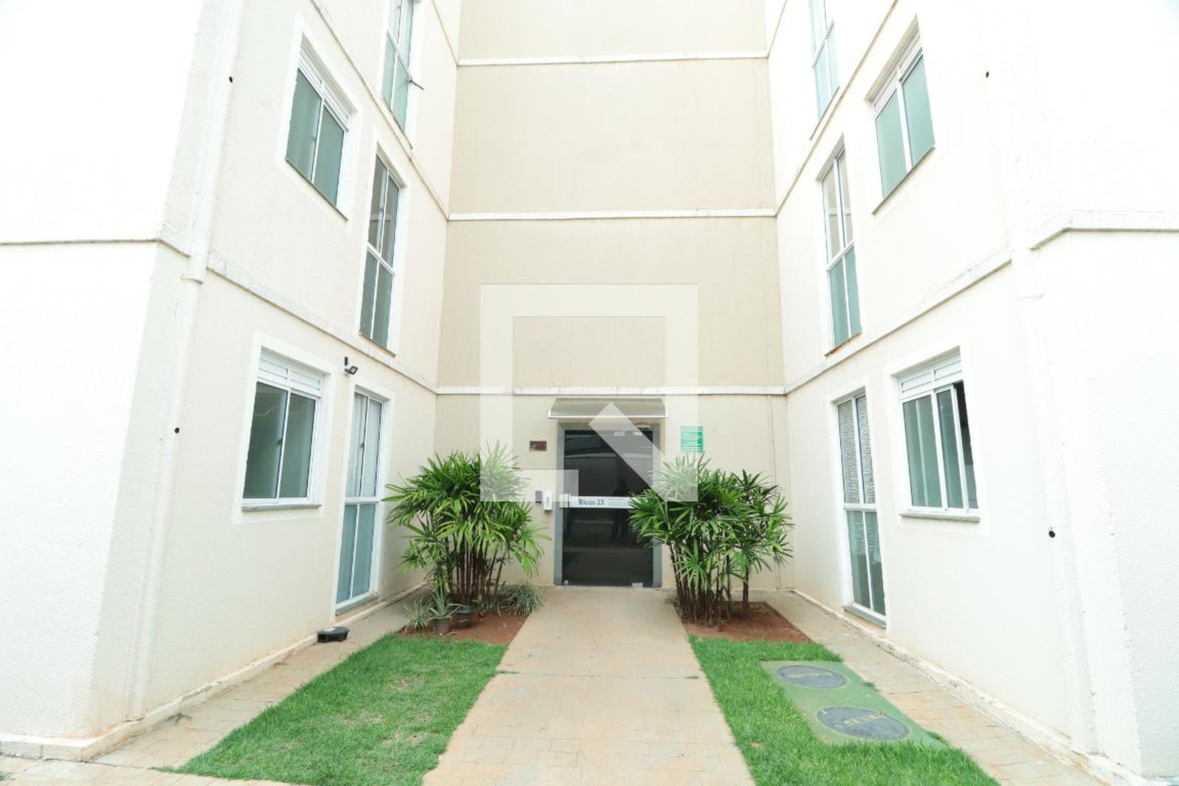 Hall de entrada Condomínio Parque Trilha do Sabiá