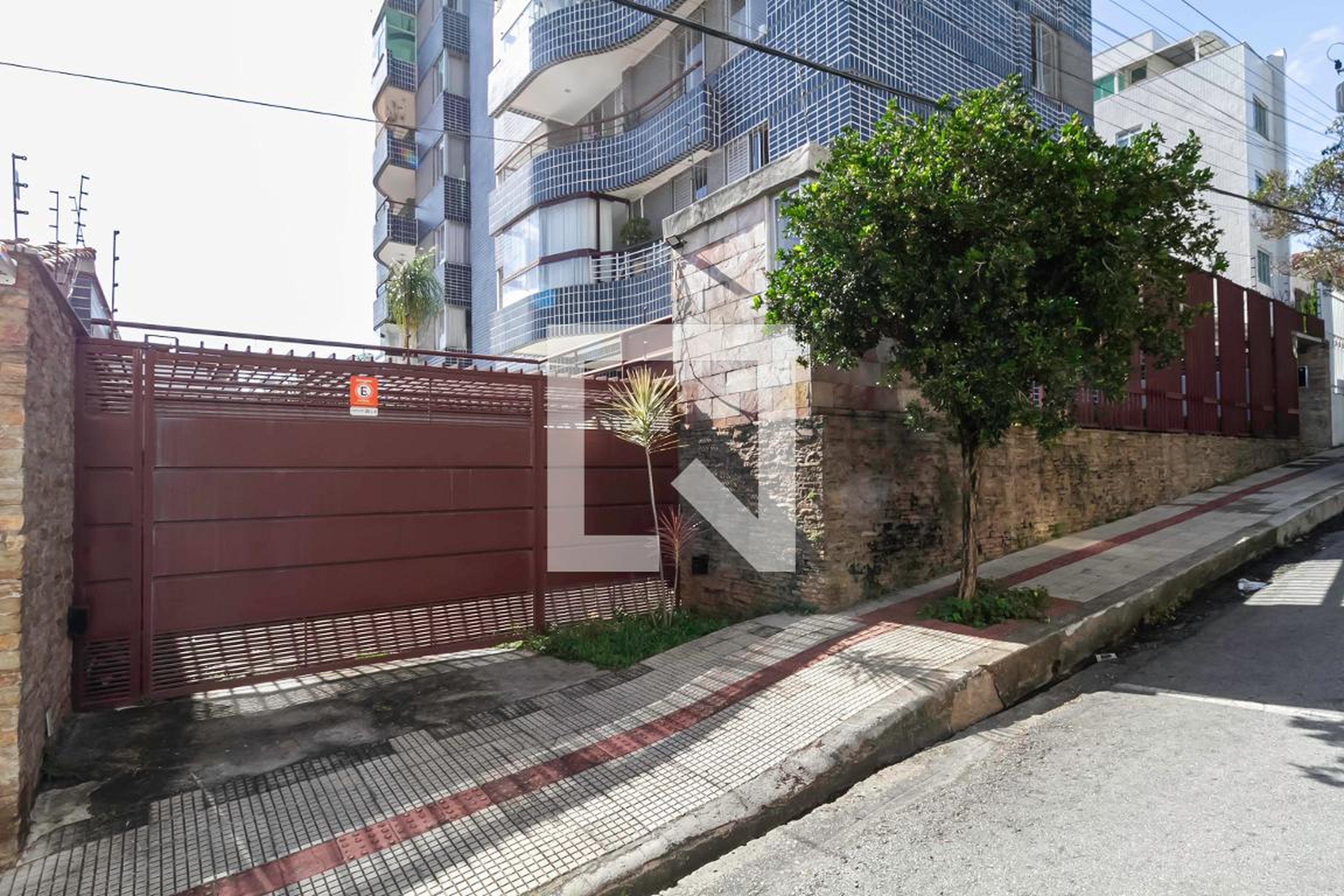 Fachada Condomínio em Rua Pedra Bonita, 1035