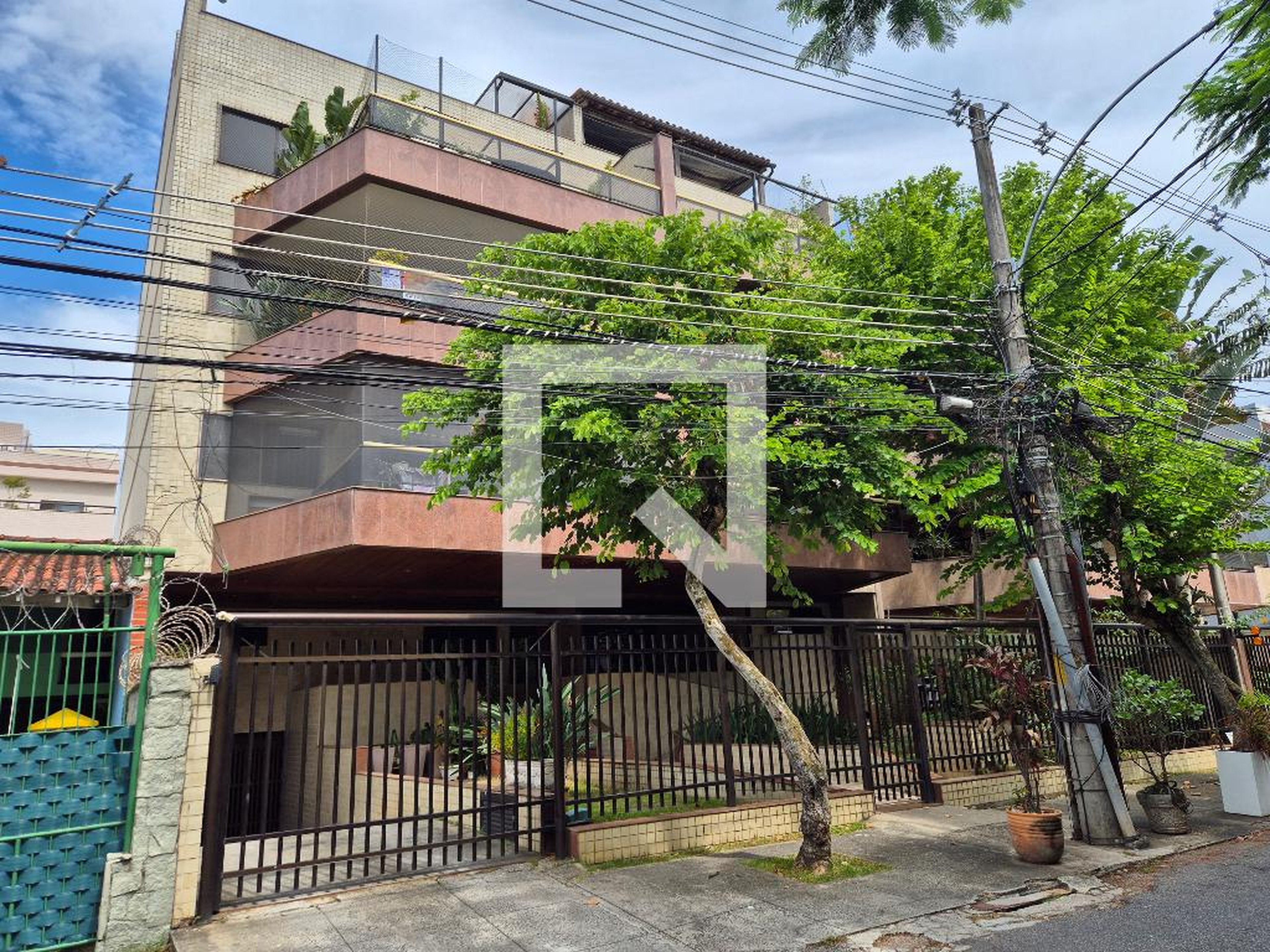 Fachada Condomínio em Rua Jorge Emílio Fontenele, 821