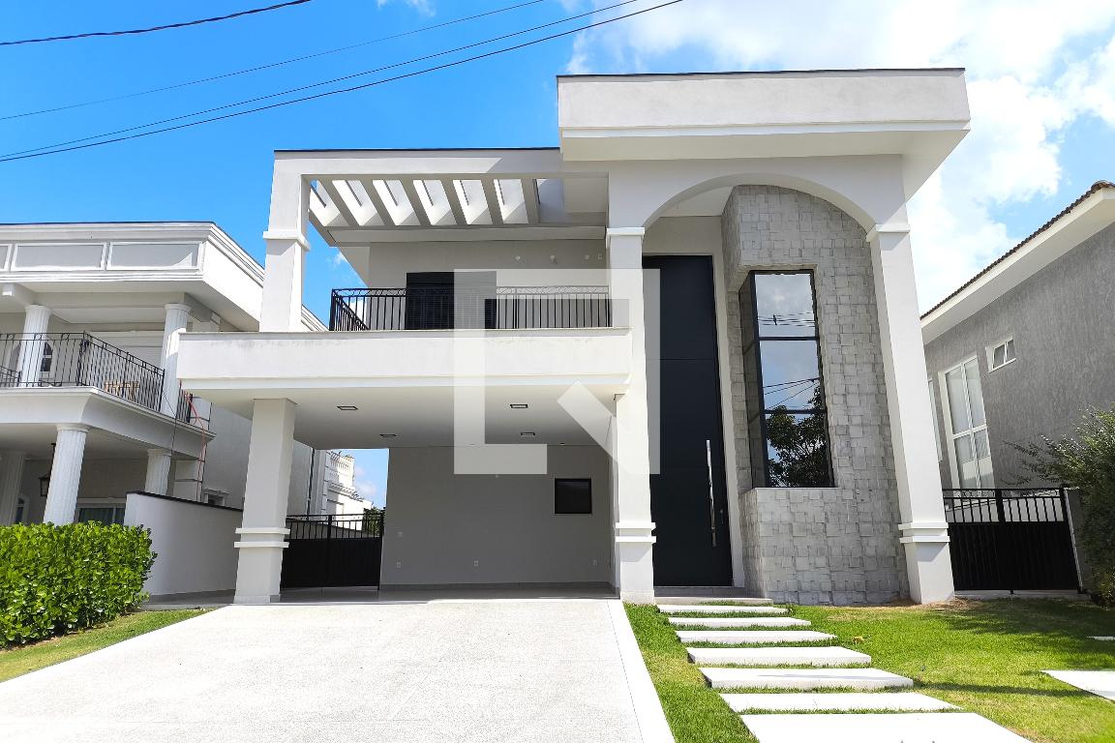 Fachada Condomínio em Rua Chiara Lubich, 322