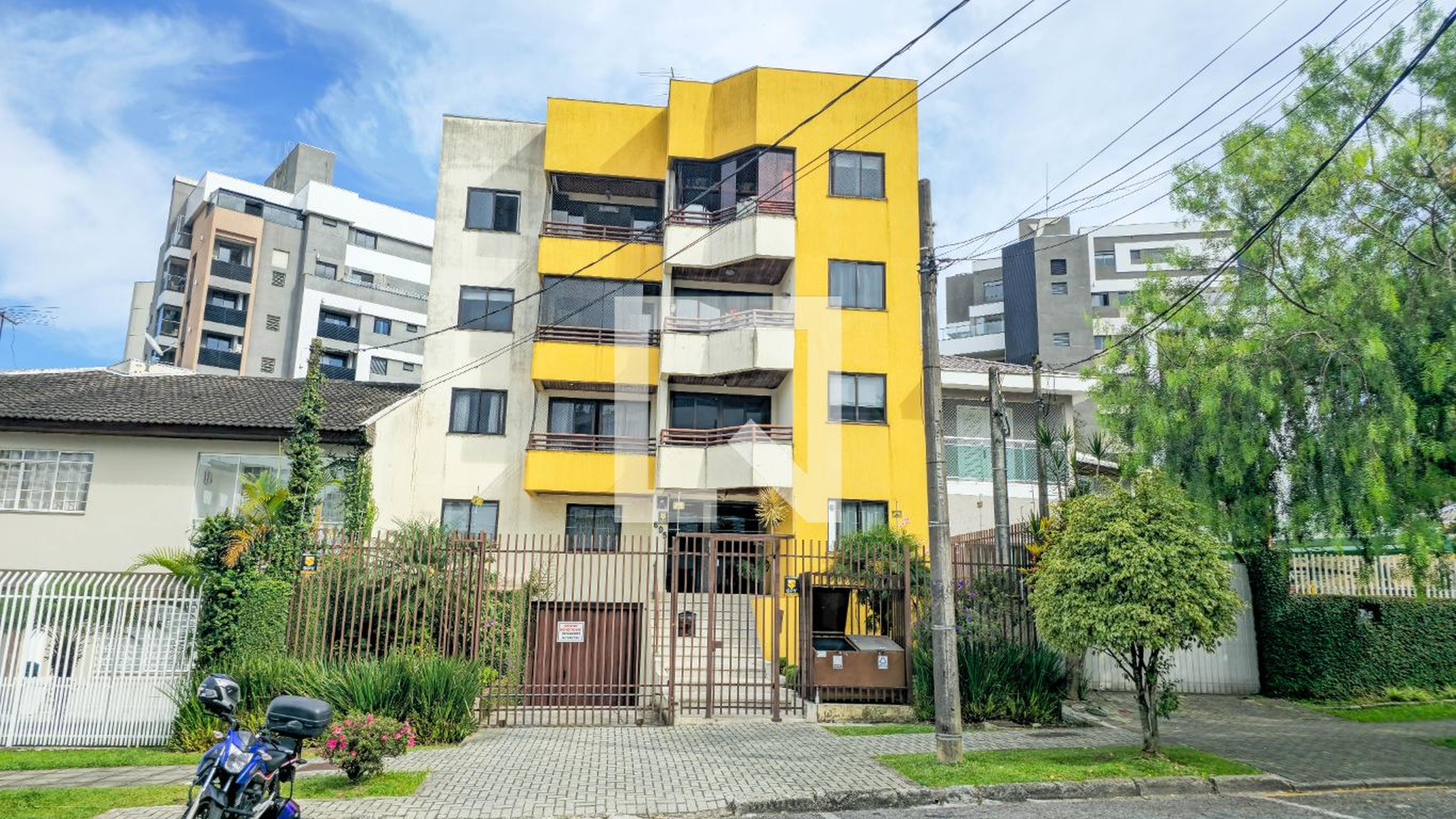 Fachada do Prédio Condomínio em Rua Paraguassu, 695