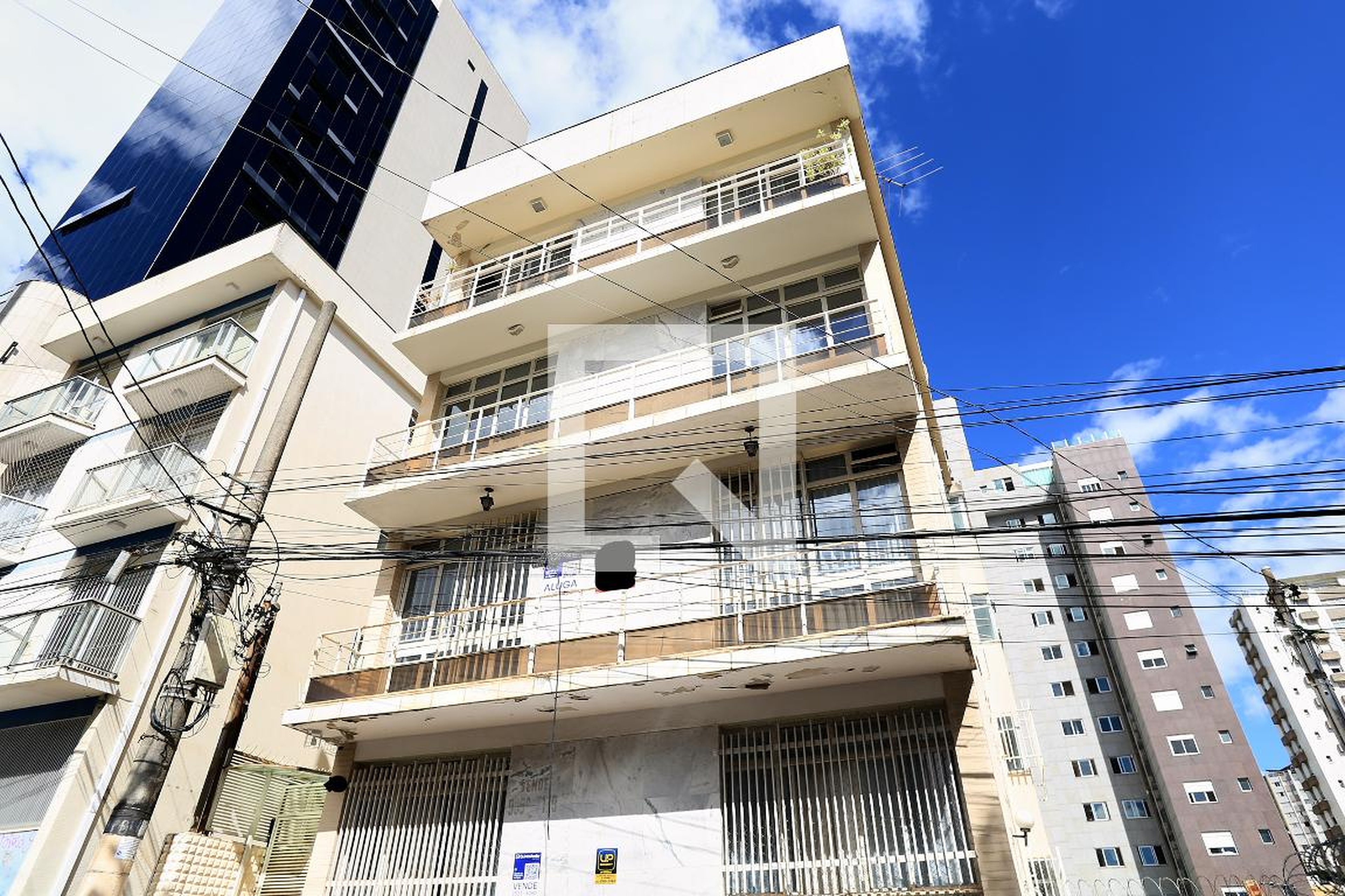 Fachada Condomínio em Rua Muzambinho, 354