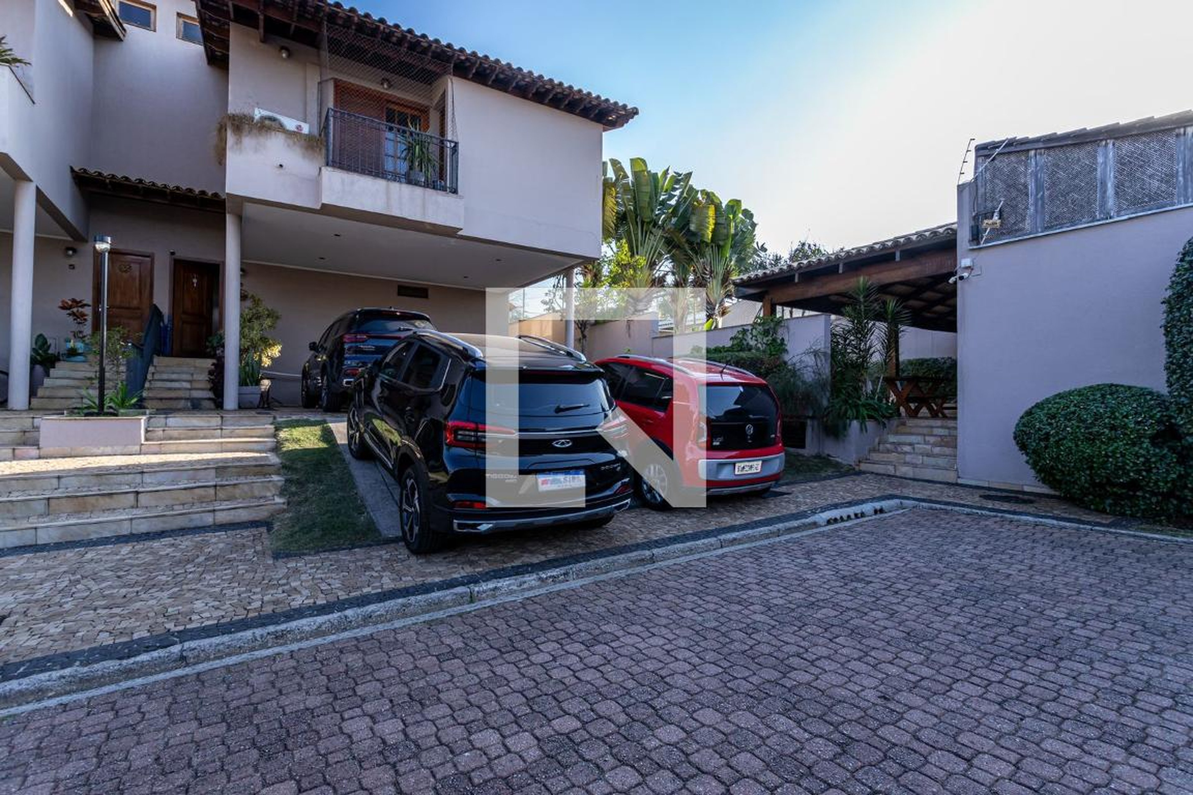 Fachada Condomínio Los Alamos