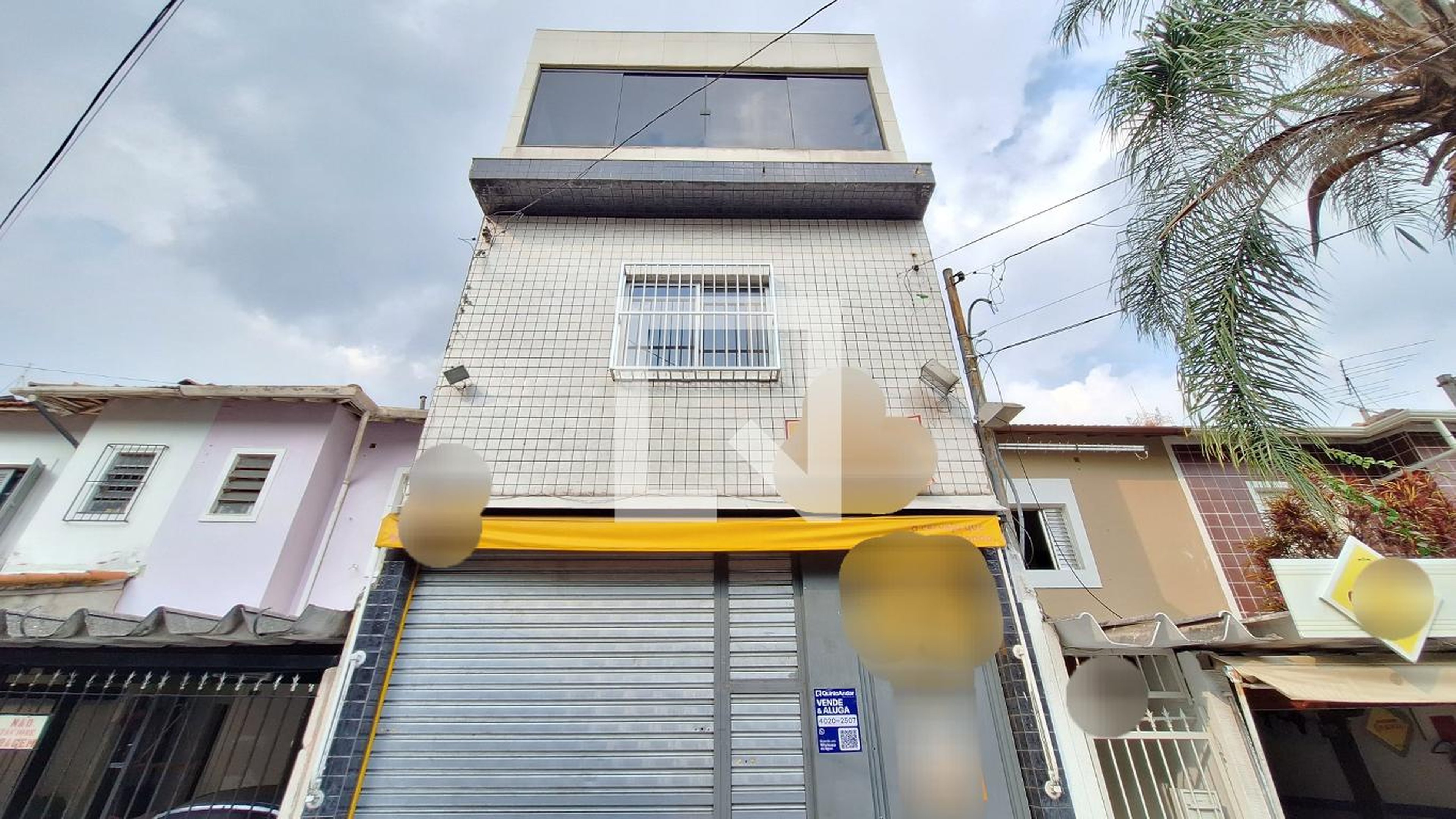 Fachada Condomínio em Rua Albertina de Souza, 202