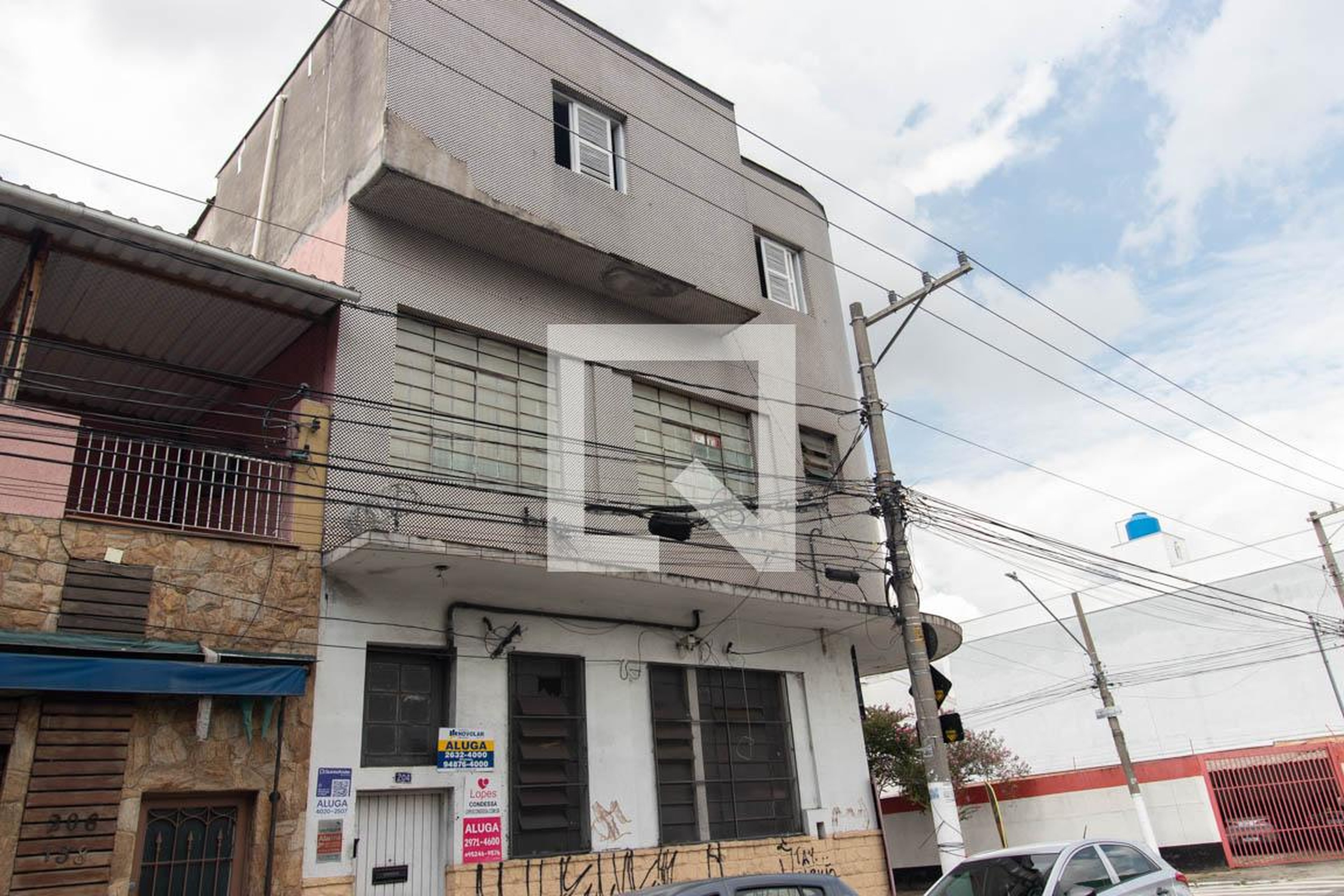 Fachada Condomínio em Rua Miguel Mentem, 204