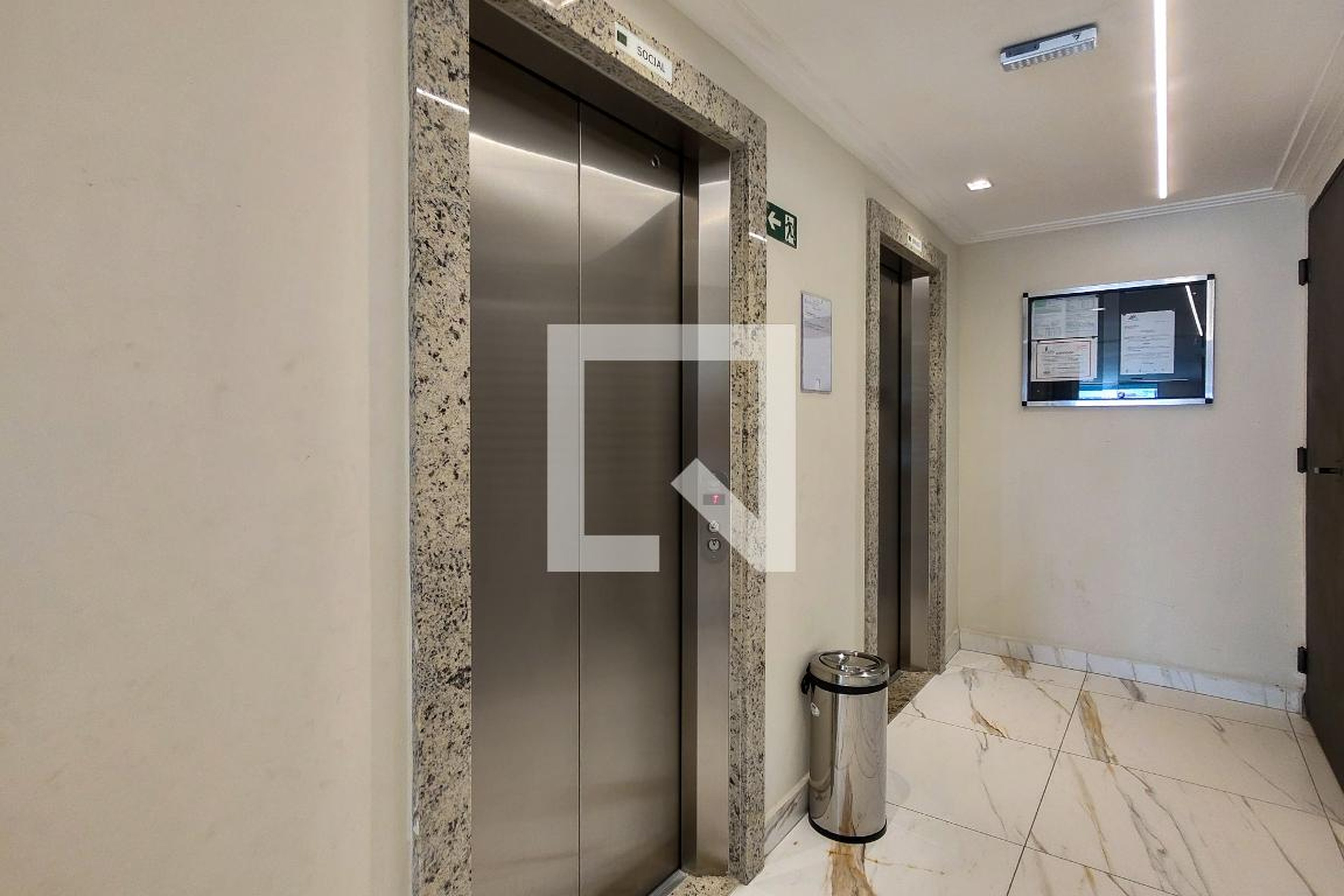 Elevador - Alberto Fernandes