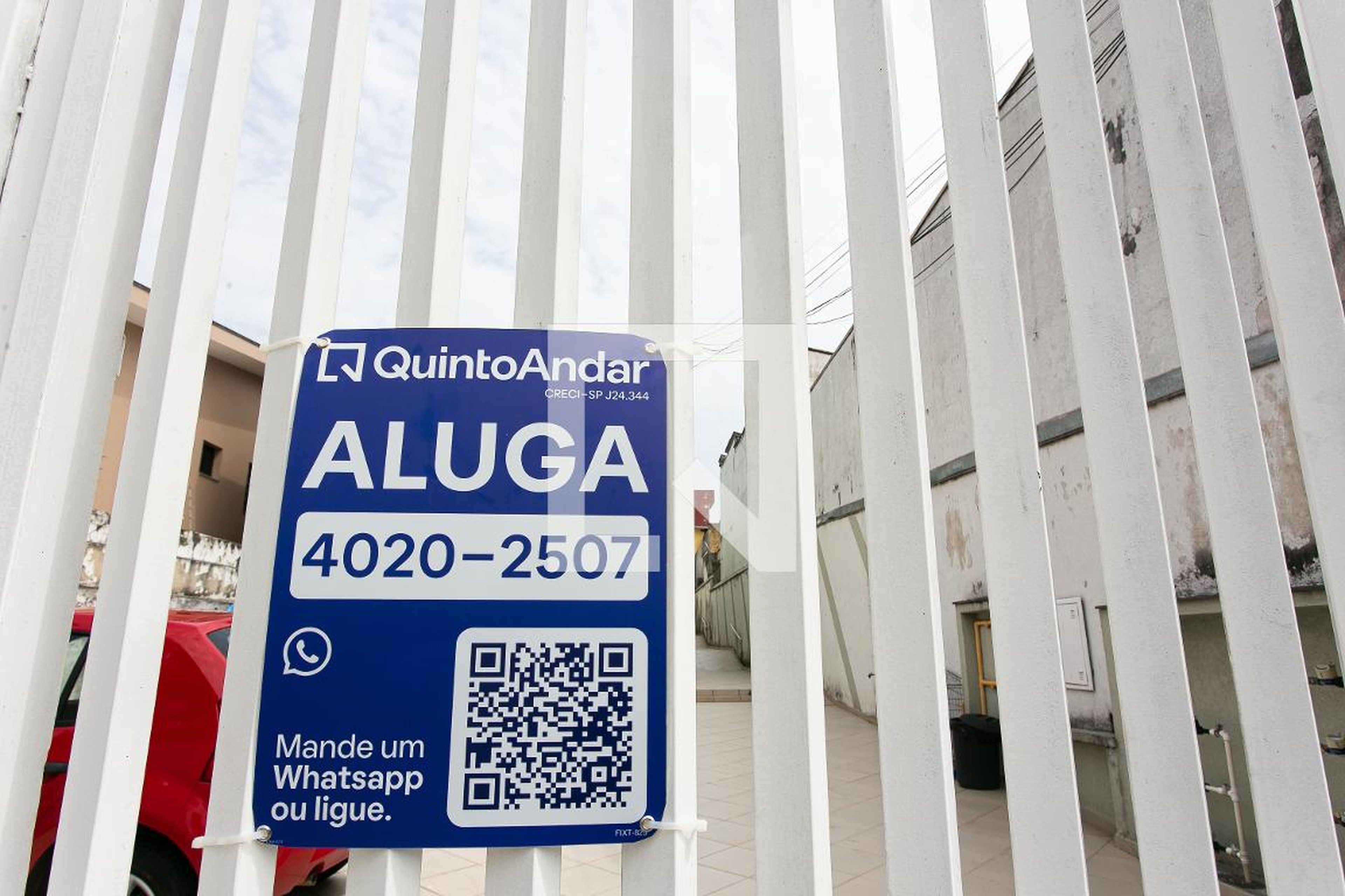 Fachada do condomínio Condomínio em Rua Alessandro Nini, 70