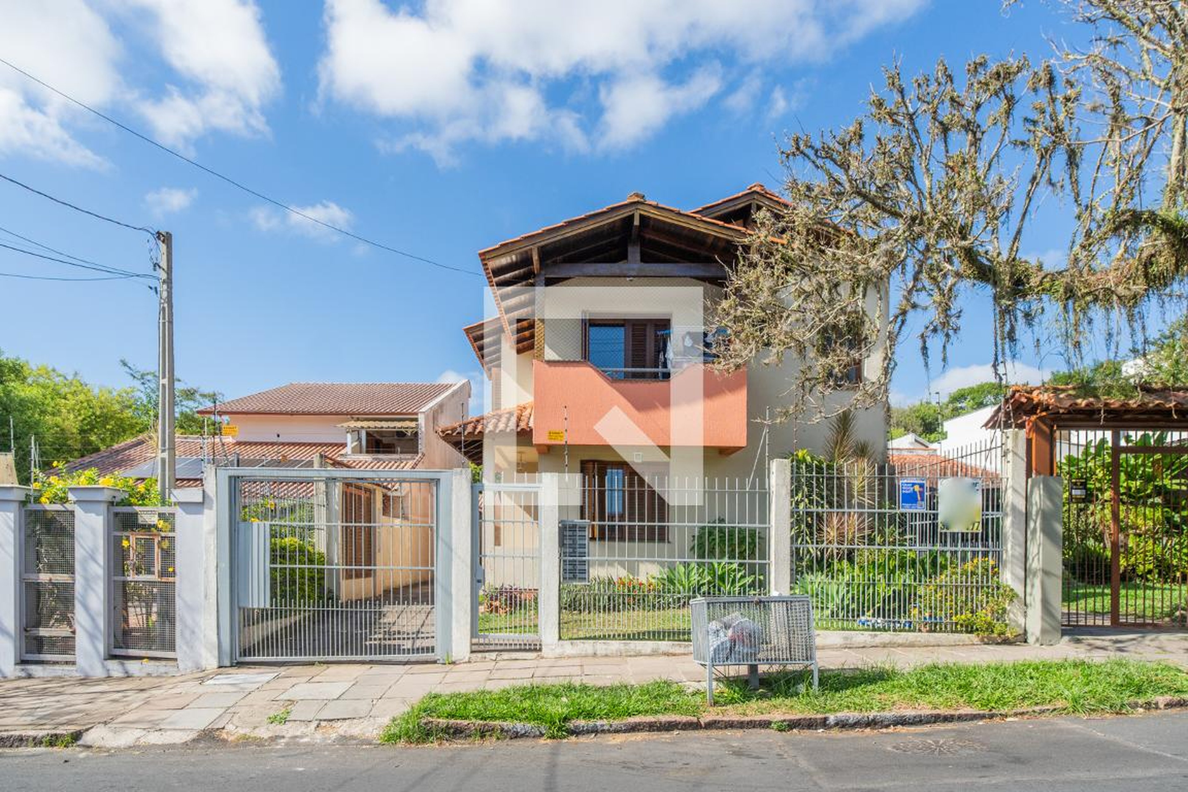 Fachada Condomínio em Rua Padre João Batista Reus, 2475