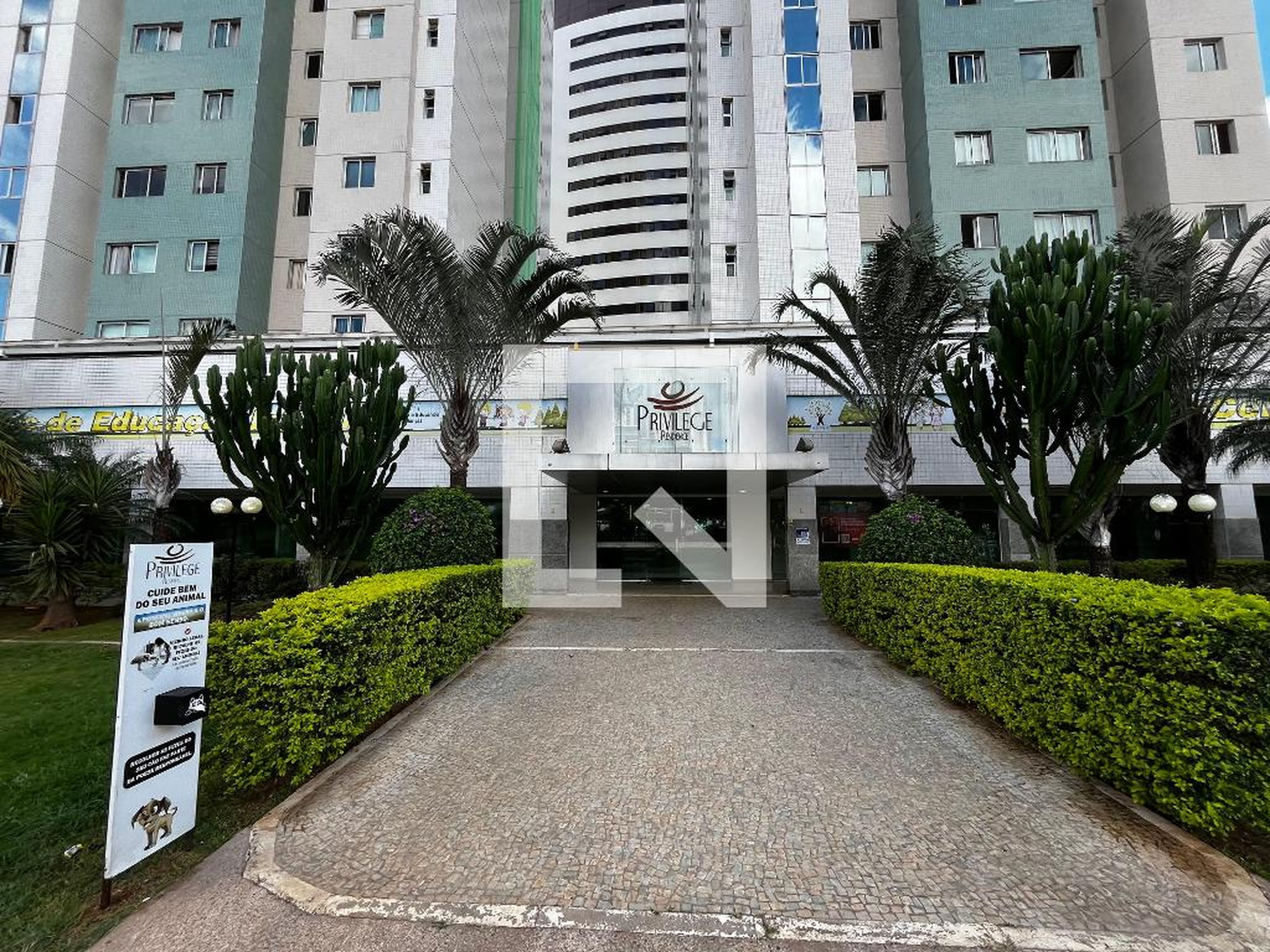 Fachada Condomínio em Rua 36 Norte, 9