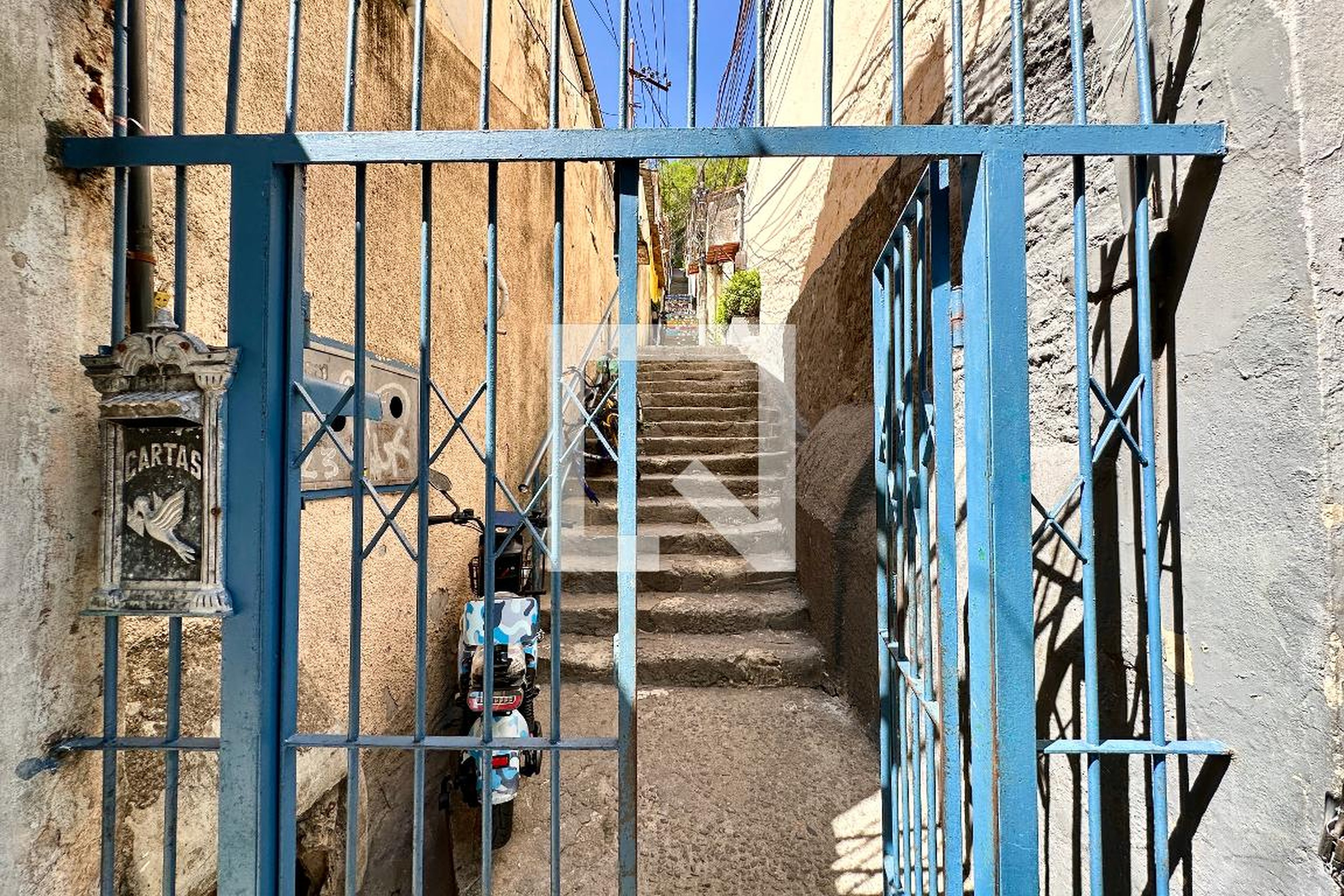 Fachada Condomínio em Rua Pinheiro Guimarães, 59