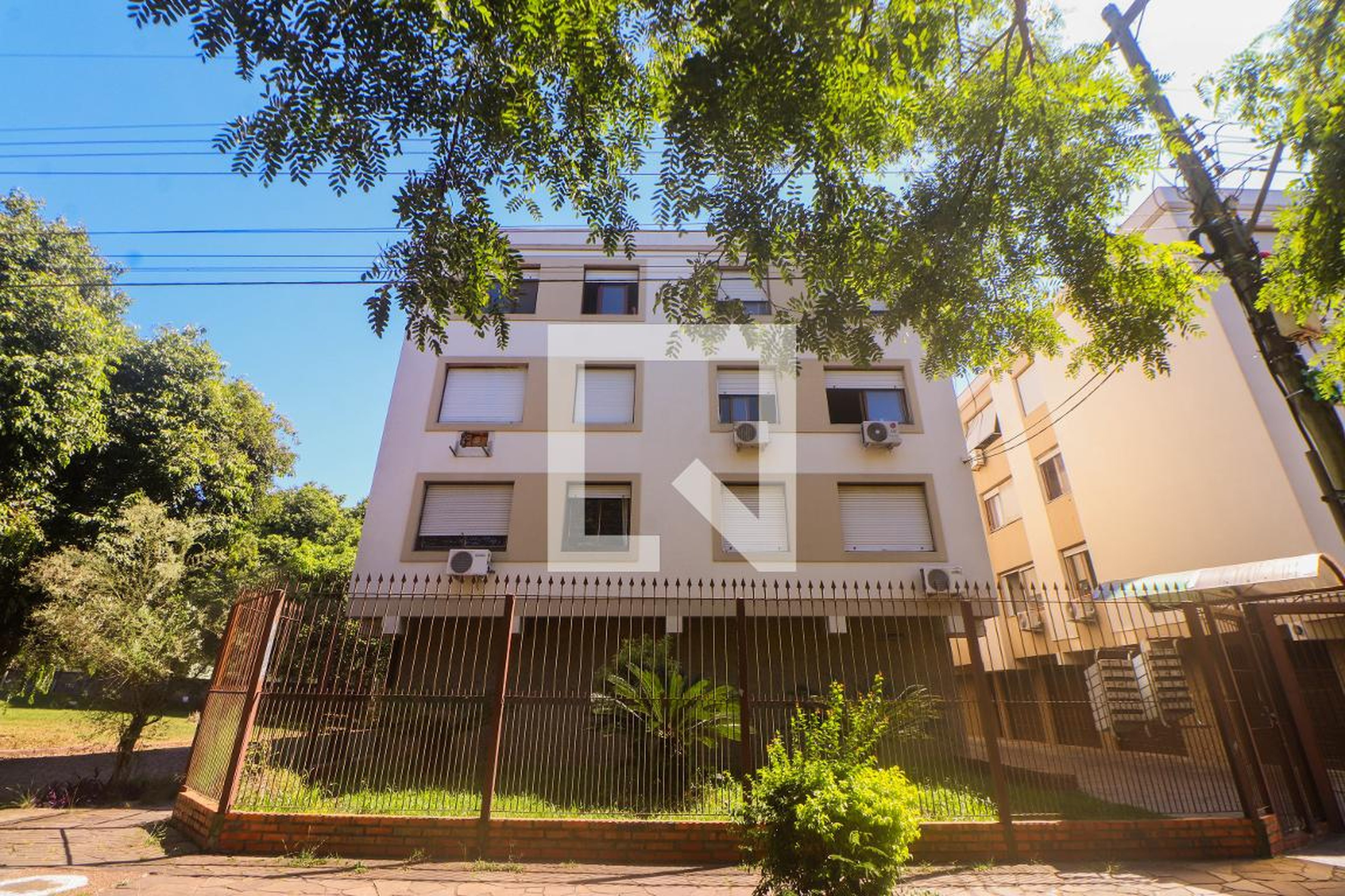 Fachada Condomínio em Rua Doutor Derly Monteiro, 185