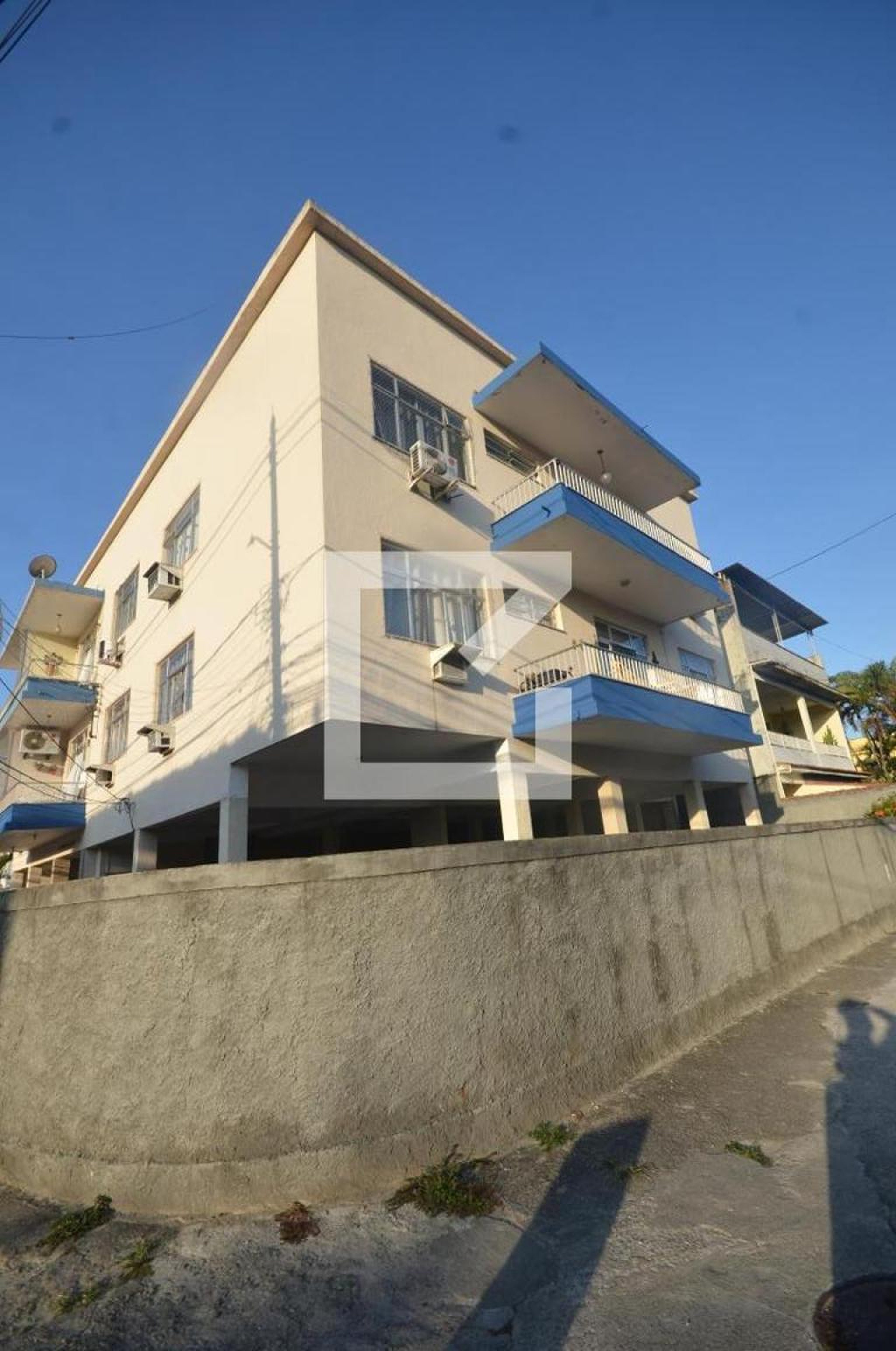 Fachada Condomínio em Rua Navarro da Costa, 99