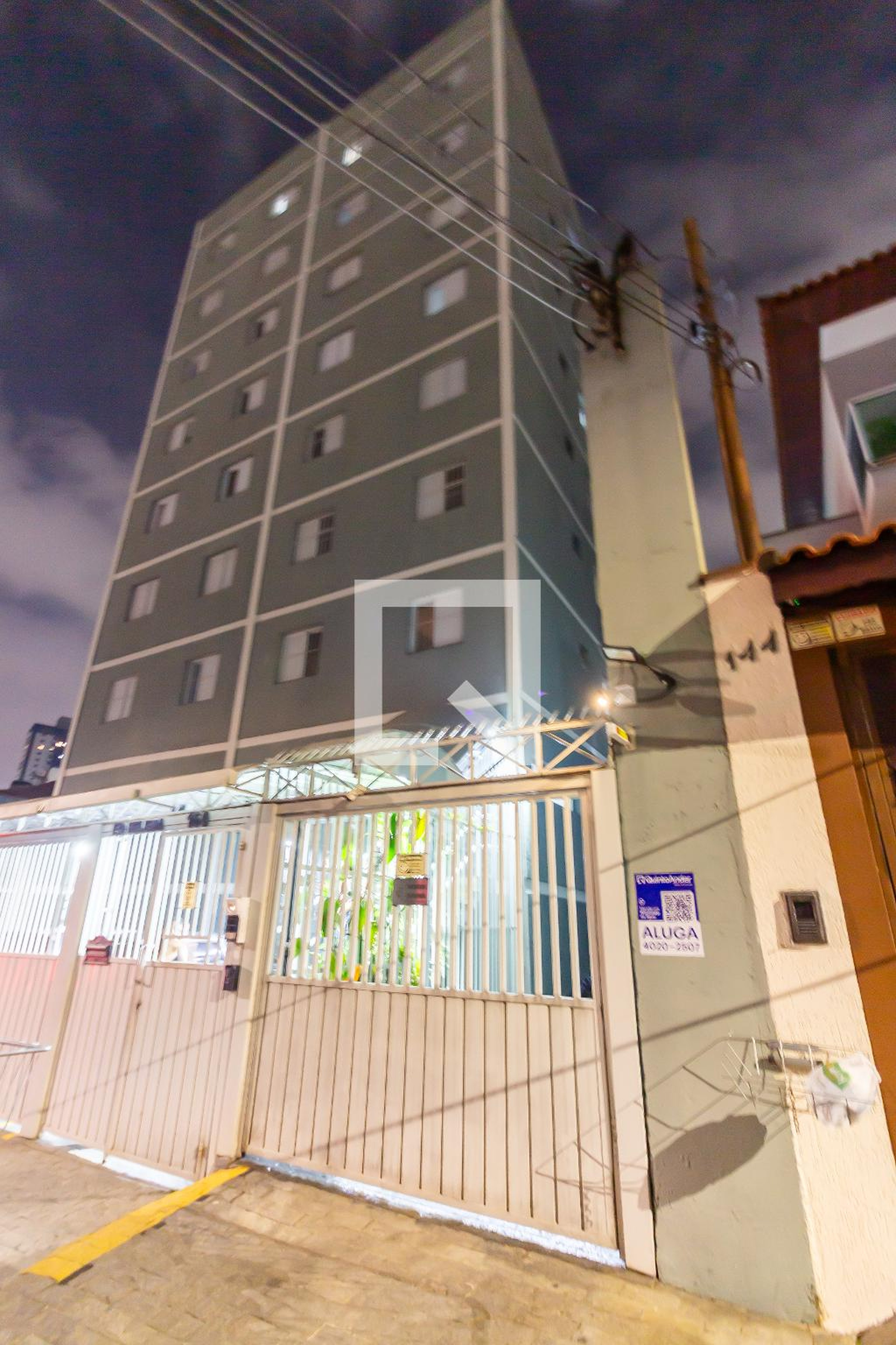 Fachada Condomínio em Rua Adolpho Bozzi, 160