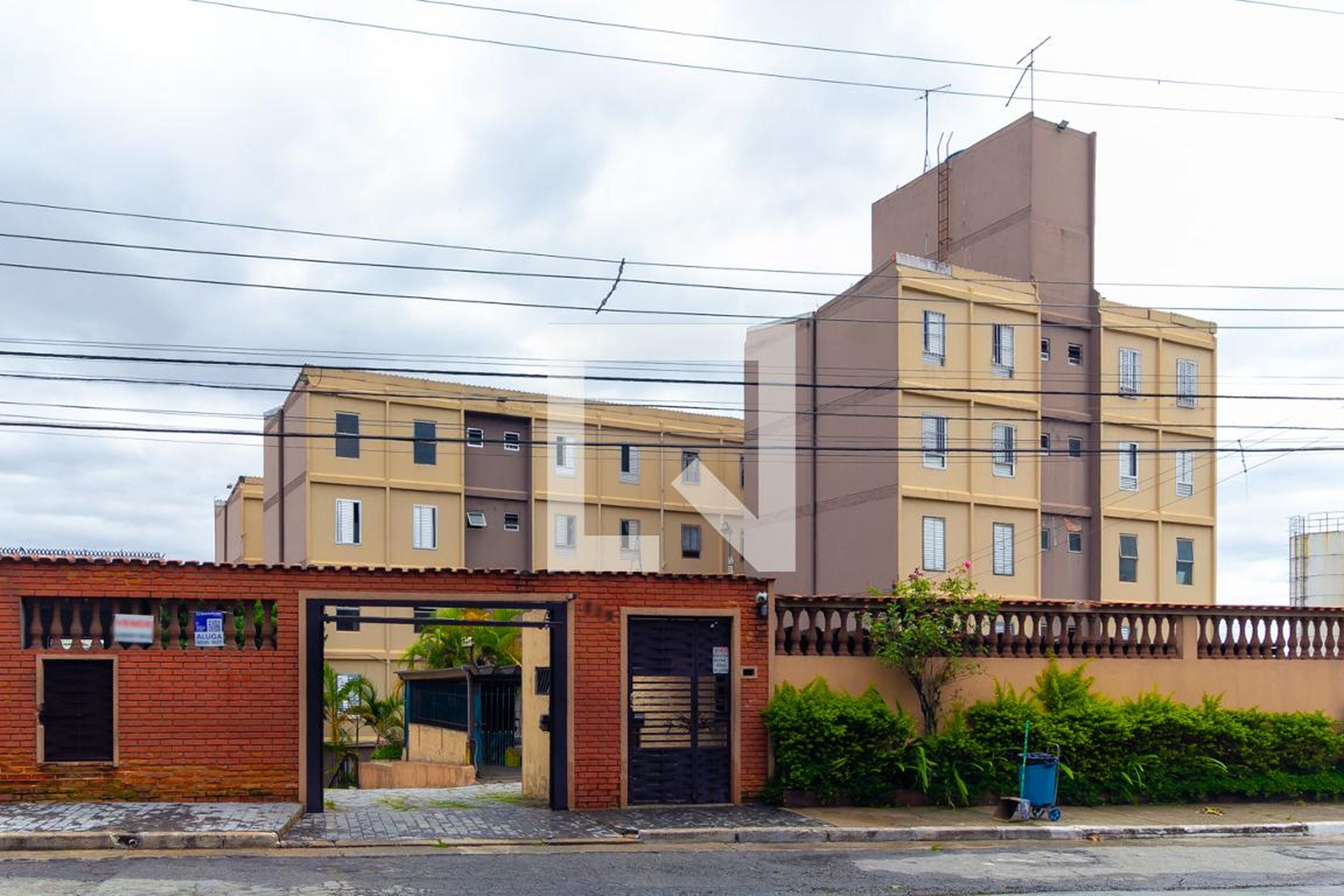 Fachada Condomínio em Rua Francesco Usper, 5395
