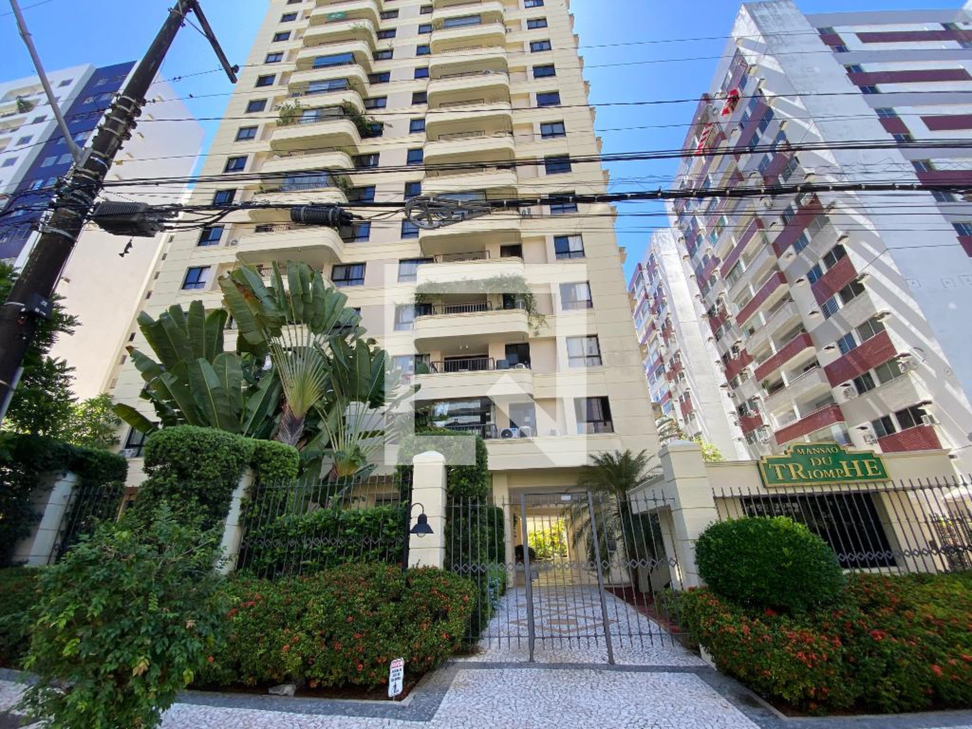 Fachada Condomínio Mansão DU Triomphe