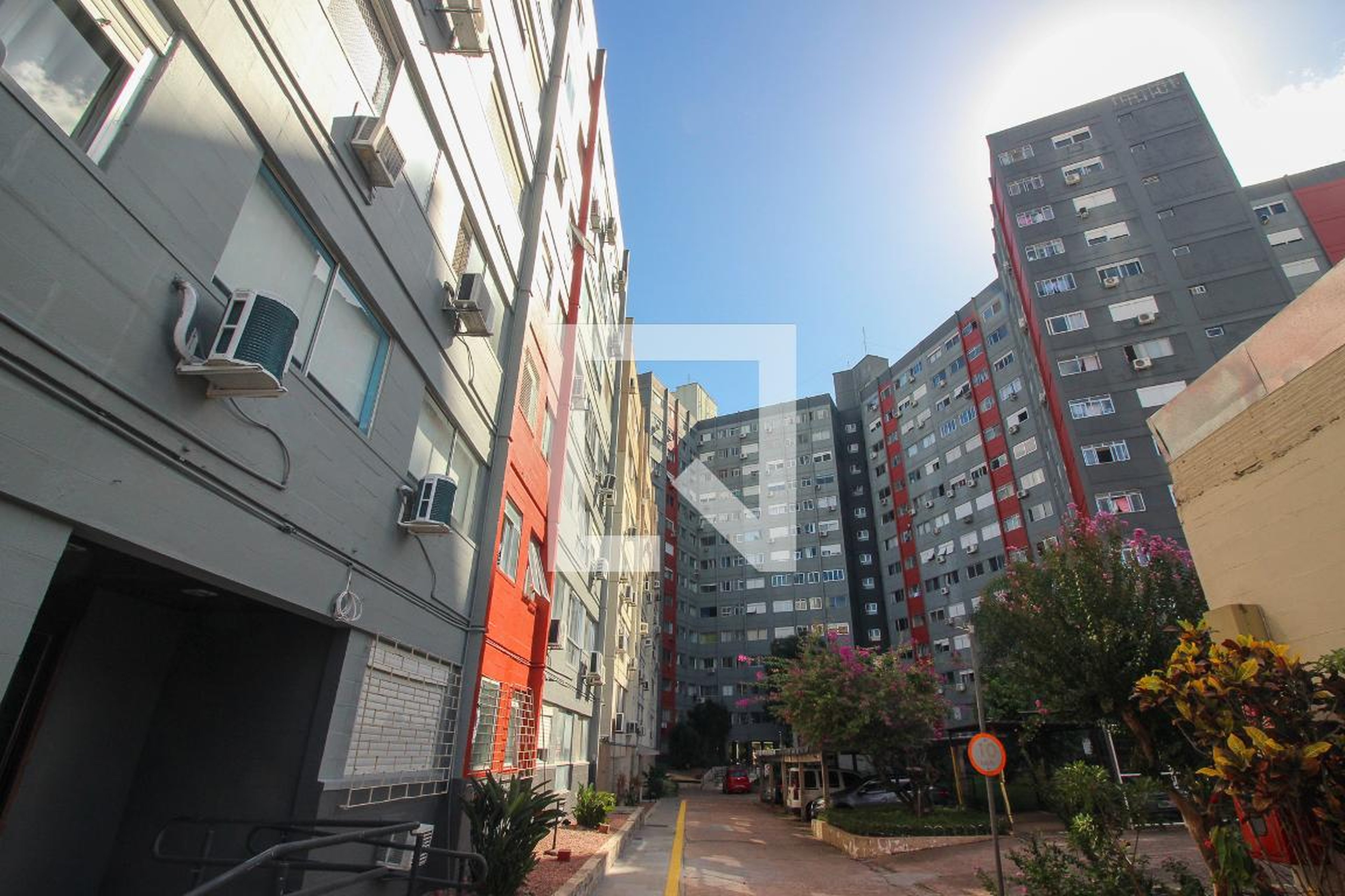 Fachada do condomínio Edifício Residencial Parque Village