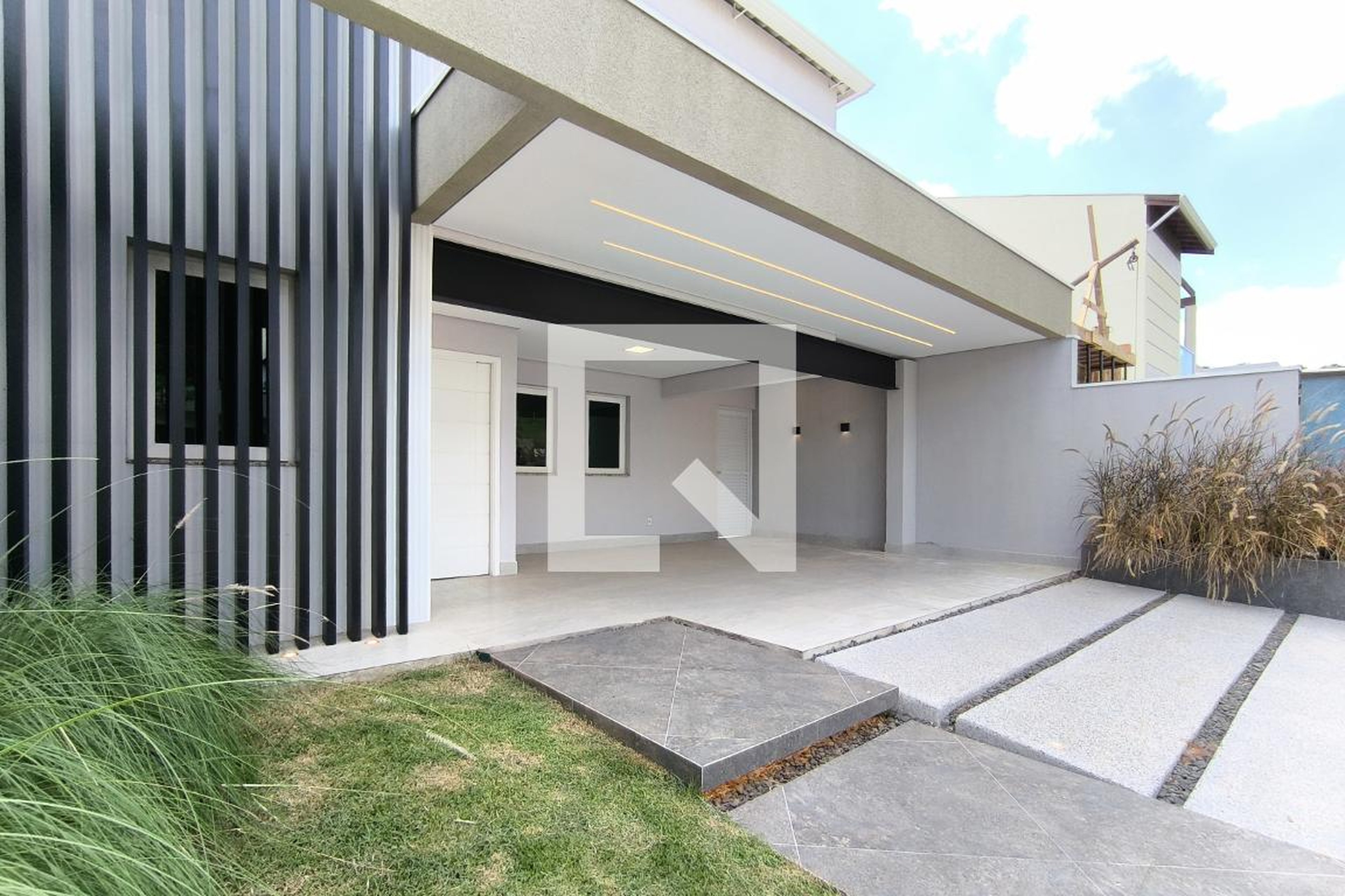 Fachada Condomínio em Rua Francisco Alves Monteiro, 177